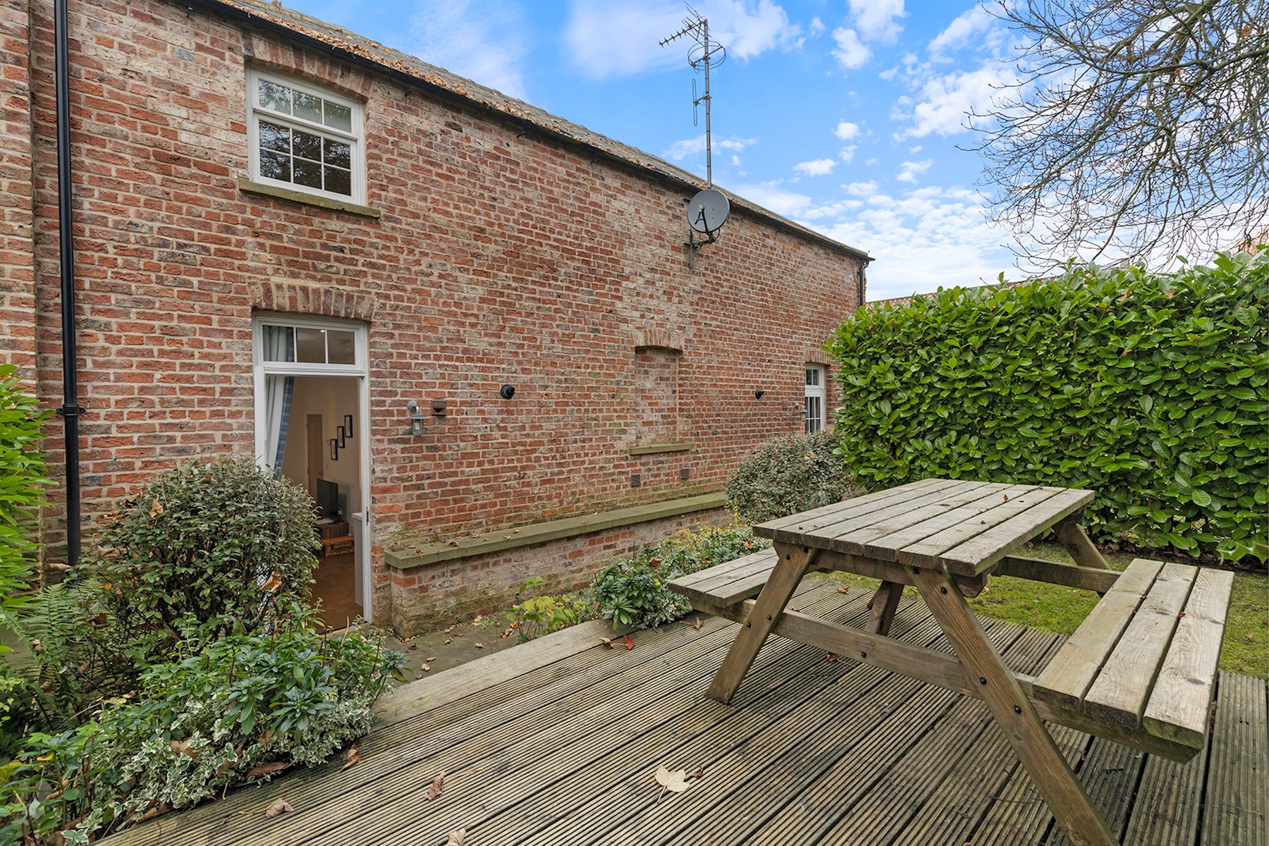 No. 6 - Wisteria Cottage - Pass the Keys in 6 Middlethorpe Cottages, Middlethorpe, York, YO23 2QB - Property image 16 - VivreStays