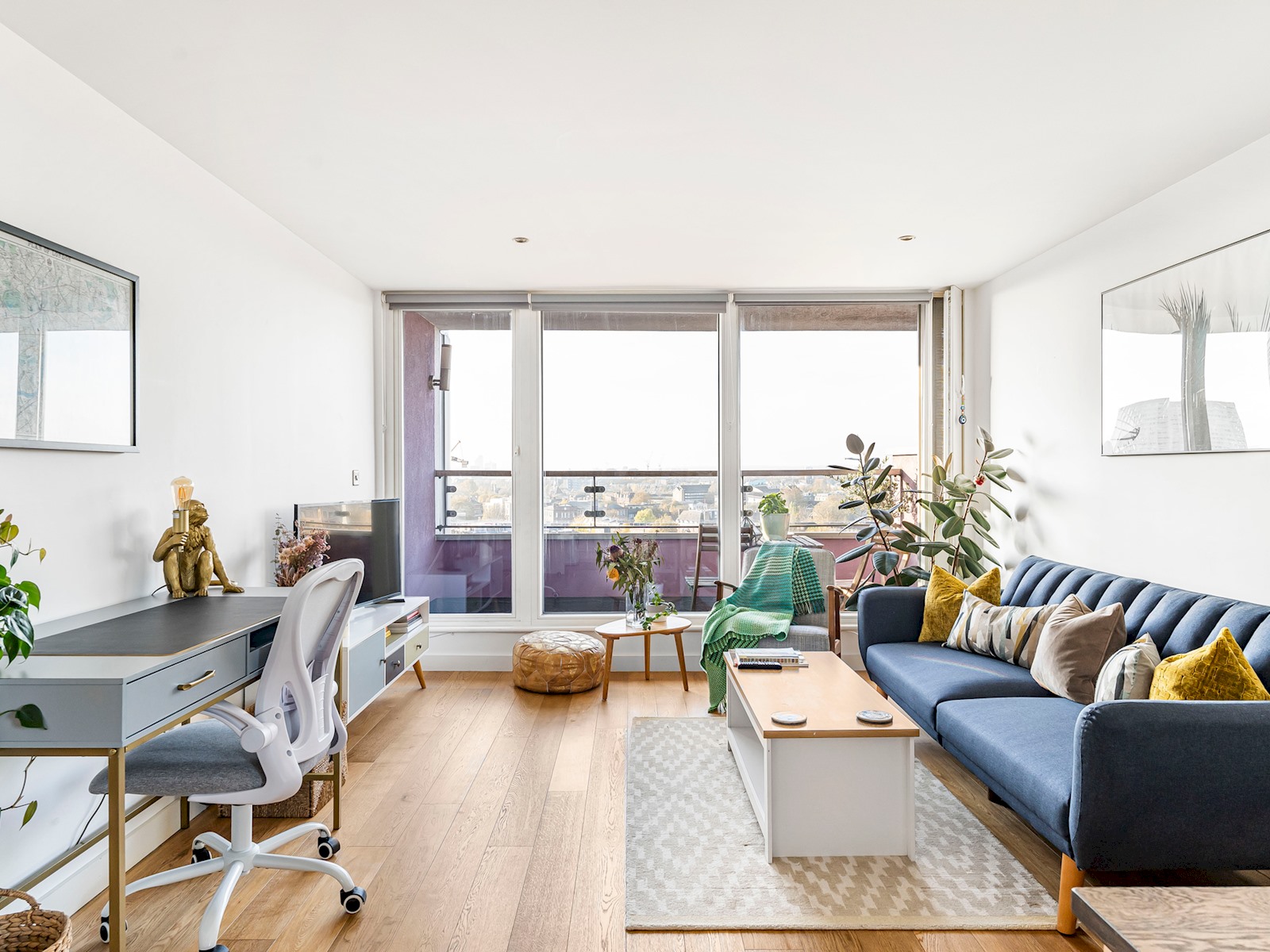 Charming Stay with a Balcony in Bow - Pass the Keys serviced apartment - London - VivreStays