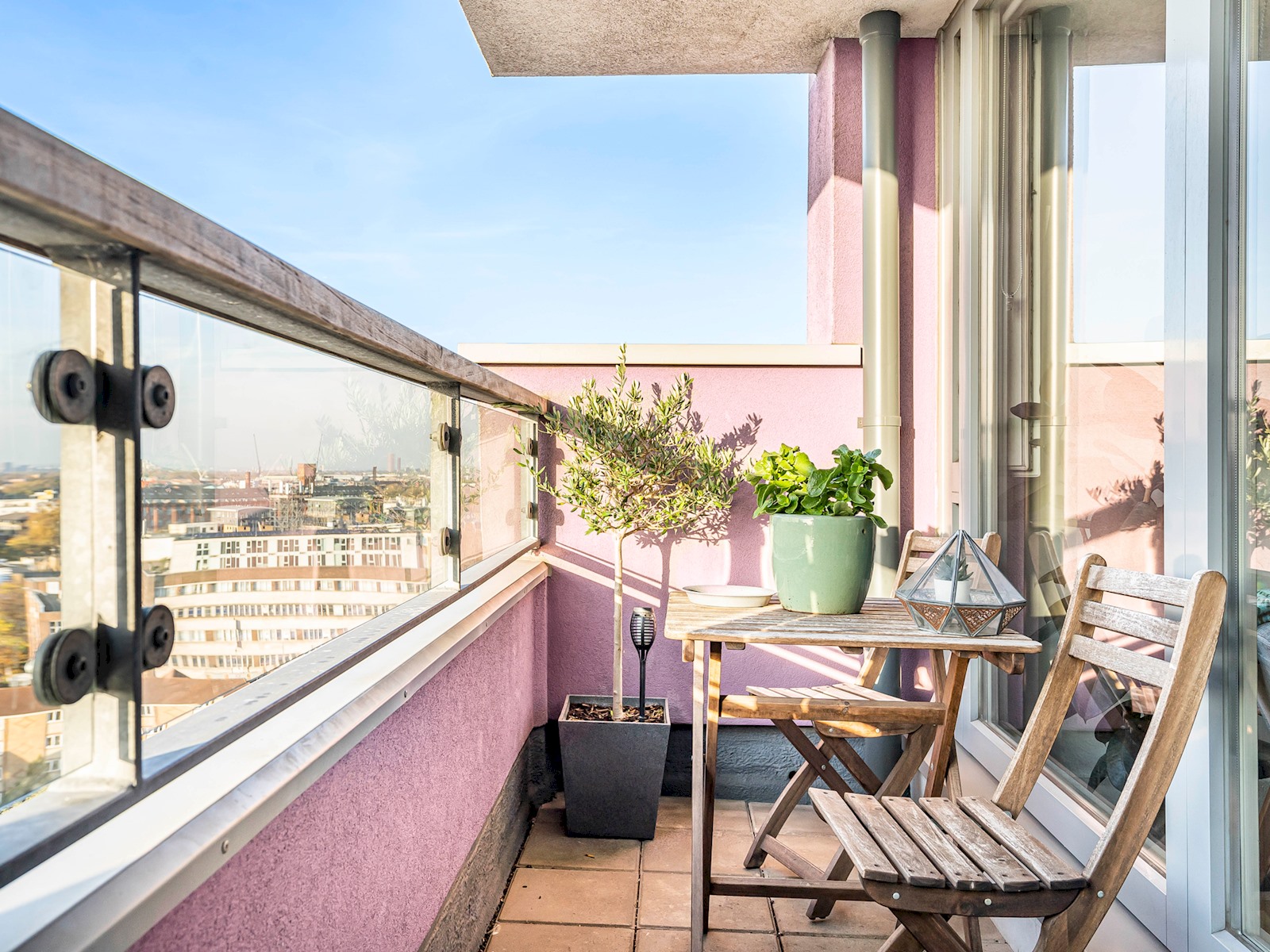 Charming Stay with a Balcony in Bow - Pass the Keys in 56 Mallard Point, 6 Rainhill Way, Bow E3 3FQ - Property image 5 - VivreStays