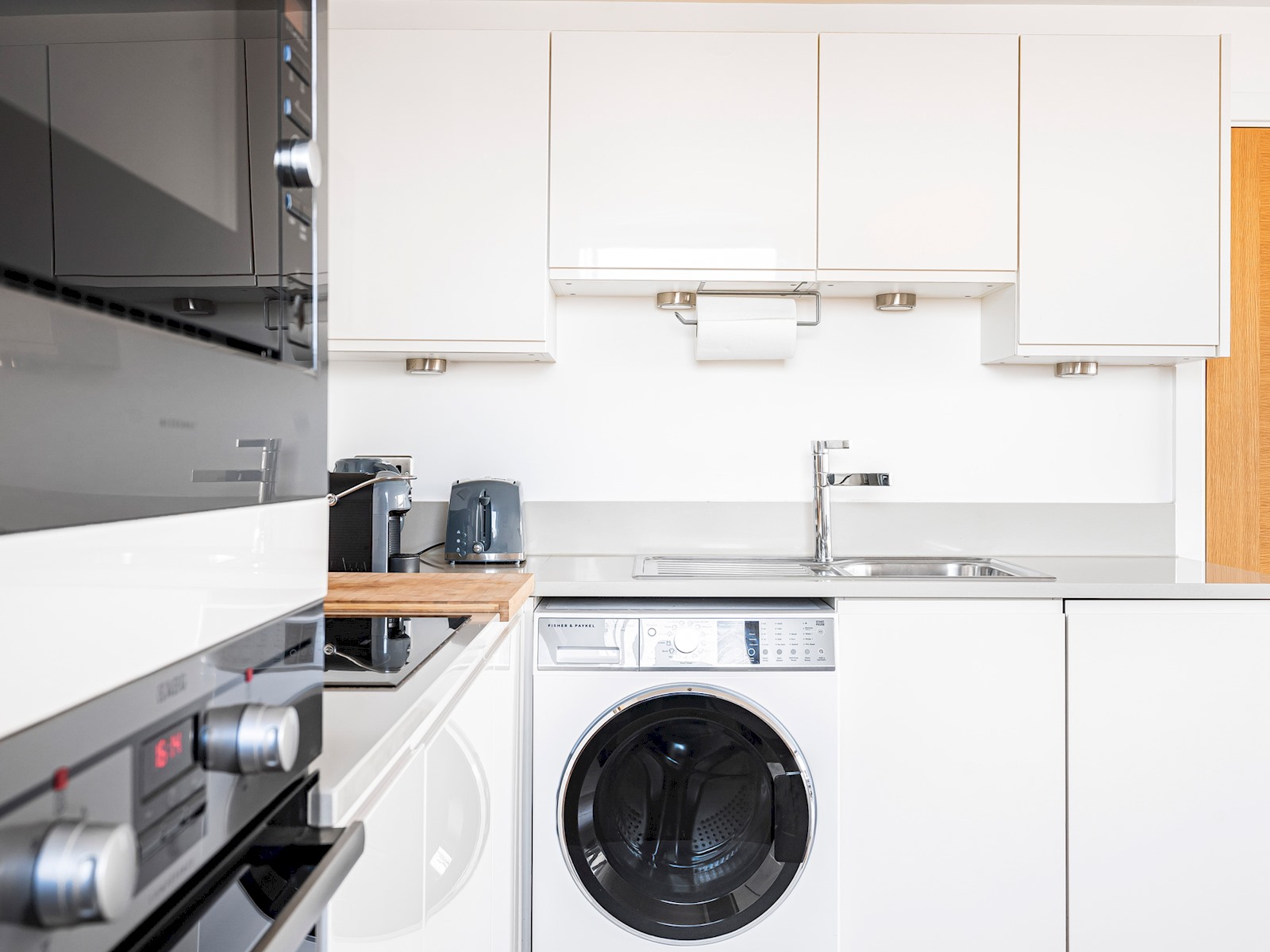 Charming Stay with a Balcony in Bow - Pass the Keys in 56 Mallard Point, 6 Rainhill Way, Bow E3 3FQ - Property image 7 - VivreStays