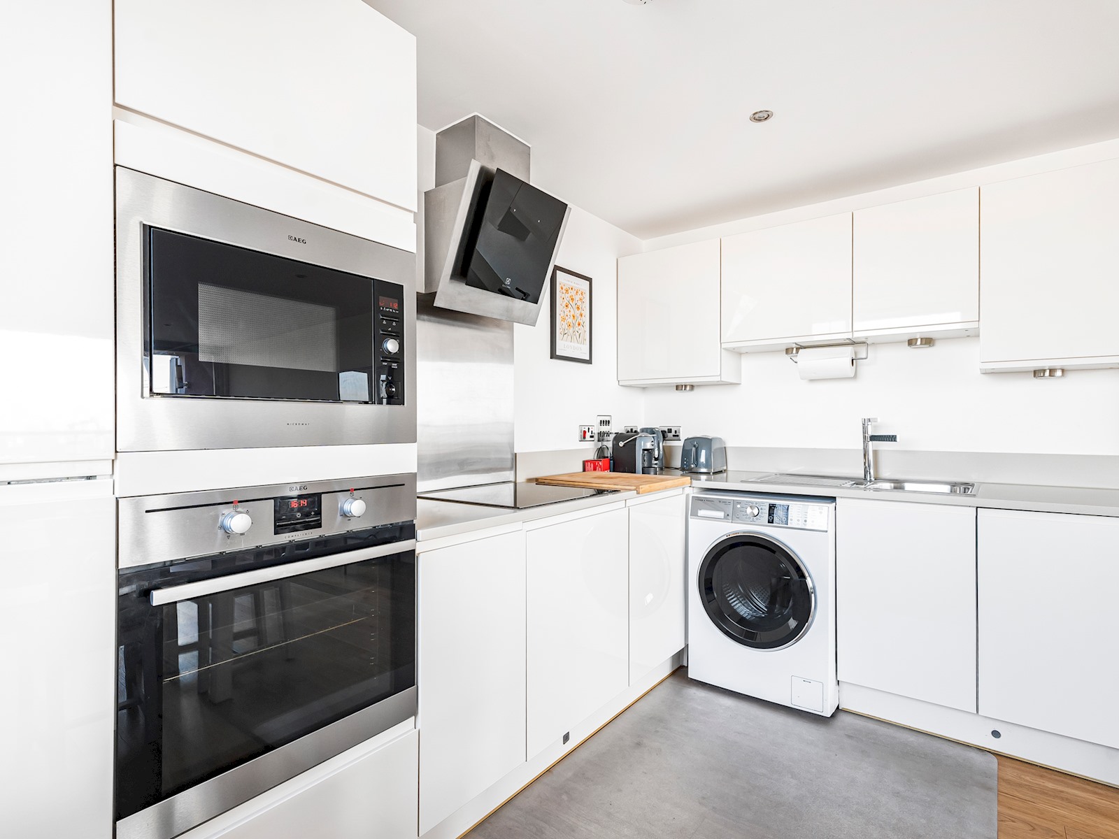 Charming Stay with a Balcony in Bow - Pass the Keys in 56 Mallard Point, 6 Rainhill Way, Bow E3 3FQ - Property image 6 - VivreStays