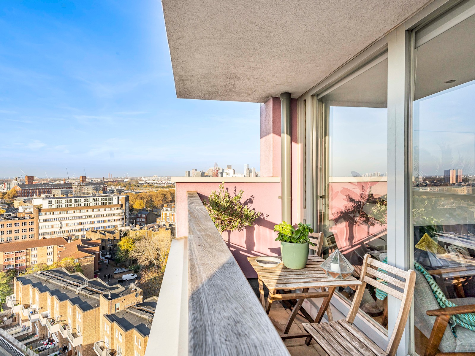 Charming Stay with a Balcony in Bow - Pass the Keys in 56 Mallard Point, 6 Rainhill Way, Bow E3 3FQ - Property image 10 - VivreStays