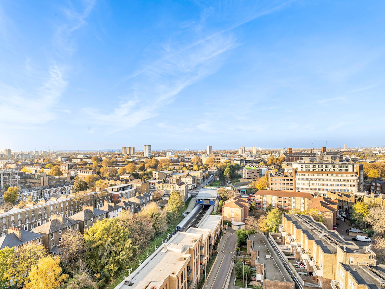 Charming Stay with a Balcony in Bow - Pass the Keys in 56 Mallard Point, 6 Rainhill Way, Bow E3 3FQ - Property image 9 - VivreStays