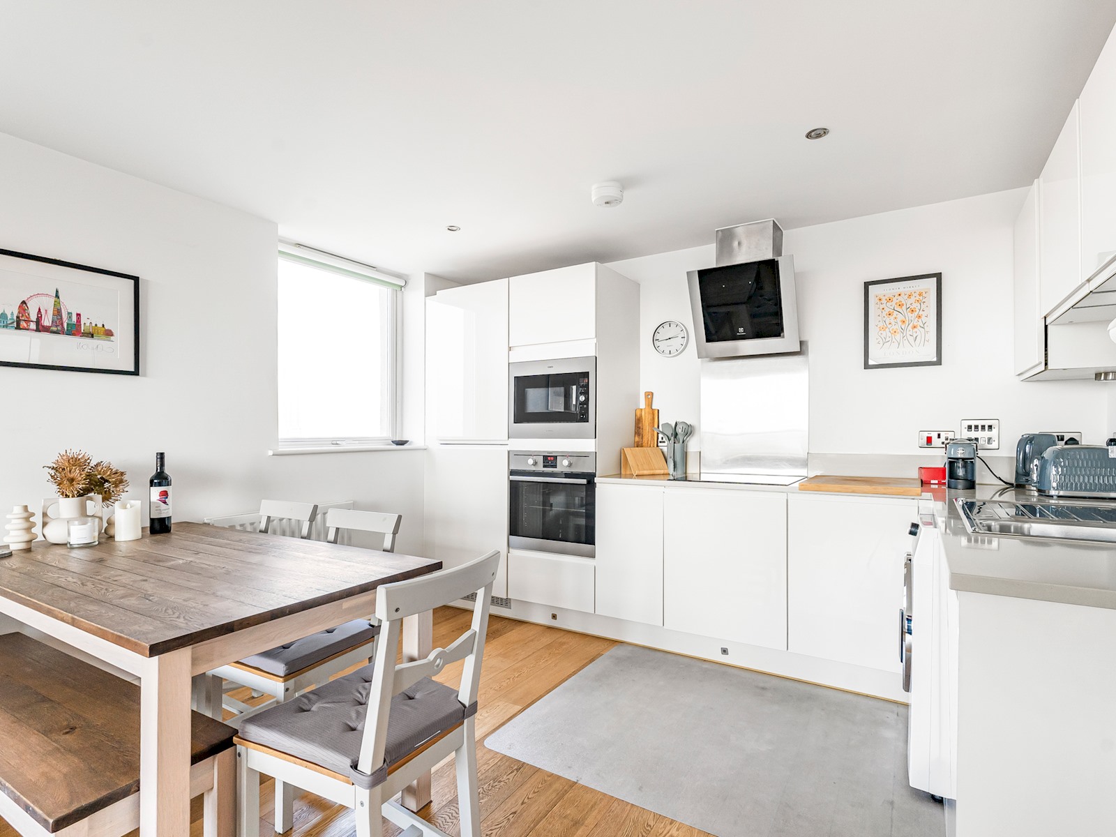 Charming Stay with a Balcony in Bow - Pass the Keys in 56 Mallard Point, 6 Rainhill Way, Bow E3 3FQ - Property image 24 - VivreStays