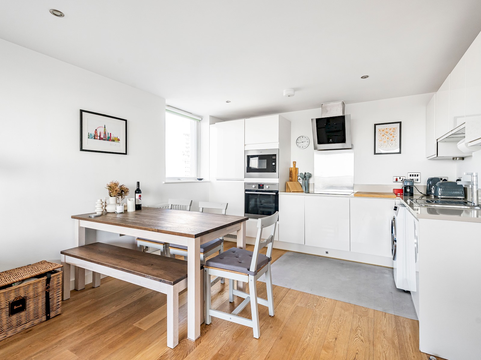 Charming Stay with a Balcony in Bow - Pass the Keys in 56 Mallard Point, 6 Rainhill Way, Bow E3 3FQ - Property image 25 - VivreStays