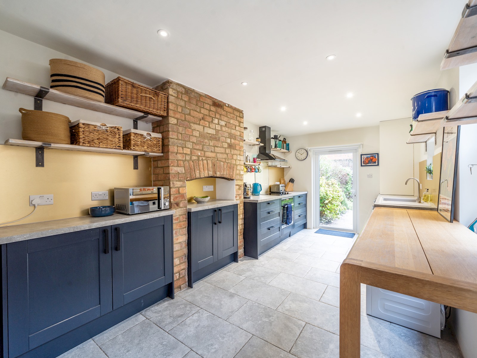 Charming 4BR Victorian Townhouse - Central Oxford - Pass the Keys in 86 St Mary's Road OX4 1QD - Property image 4 - VivreStays