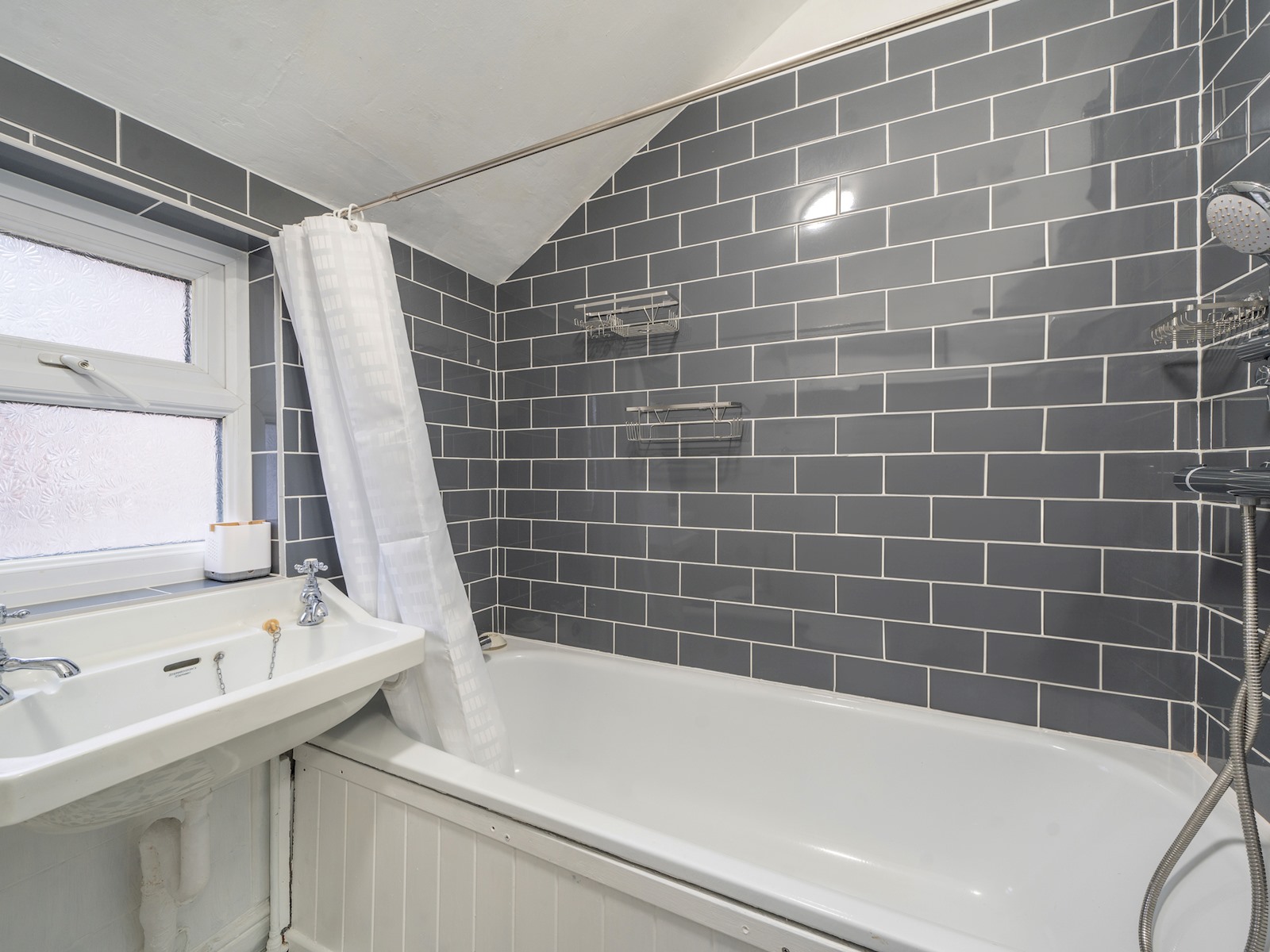 Charming 4BR Victorian Townhouse - Central Oxford - Pass the Keys in 86 St Mary's Road OX4 1QD - Property image 16 - VivreStays