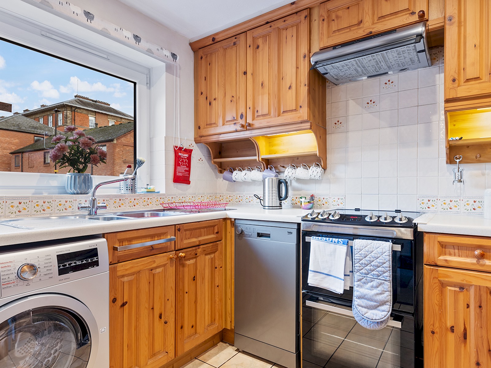 Cosy York Home with Parking - Pass the Keys in 15 Cloister Walk YO31 7HZ - Property image 9 - VivreStays