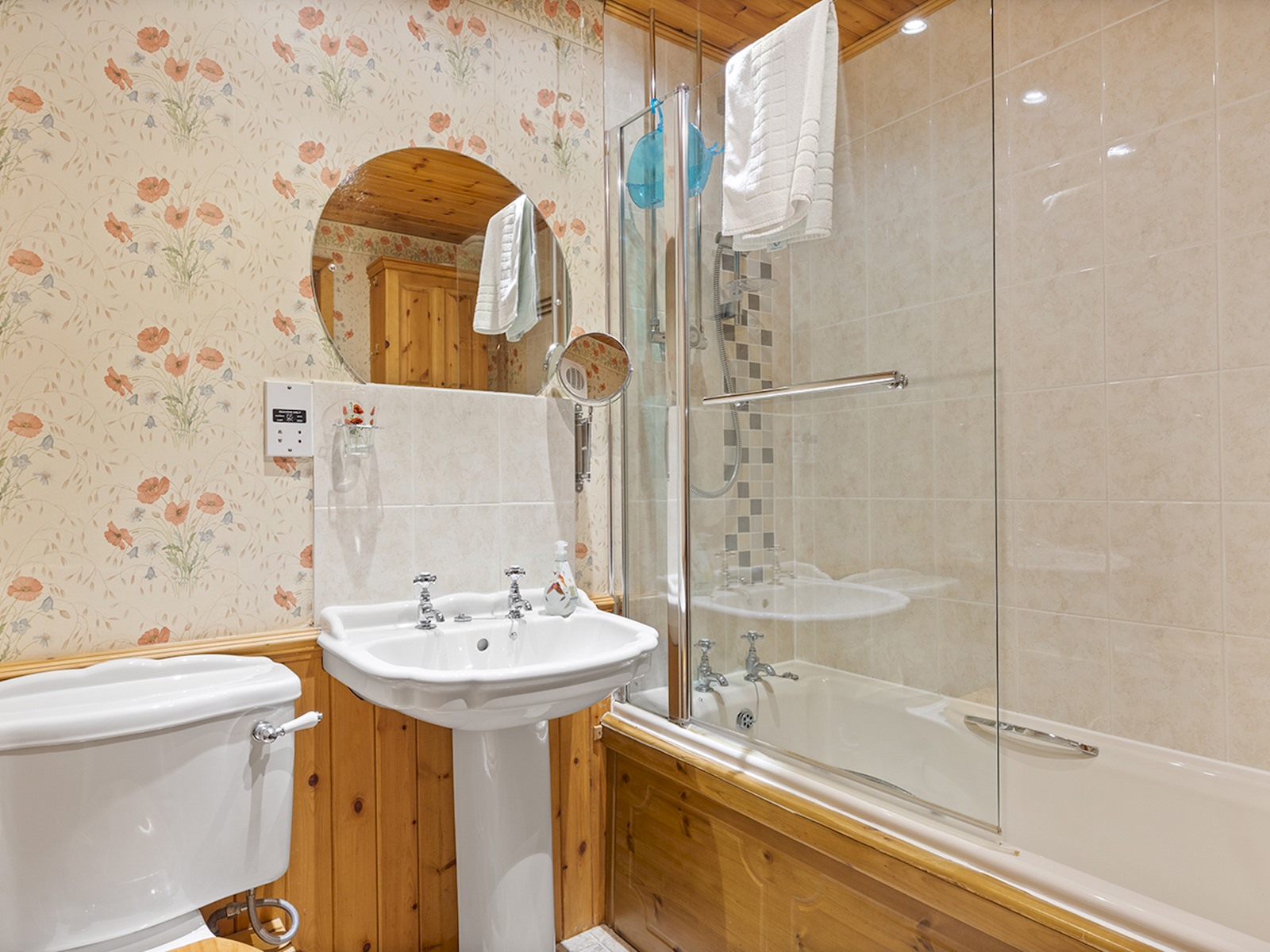 Cosy York Home with Parking - Pass the Keys in 15 Cloister Walk YO31 7HZ - Property image 14 - VivreStays