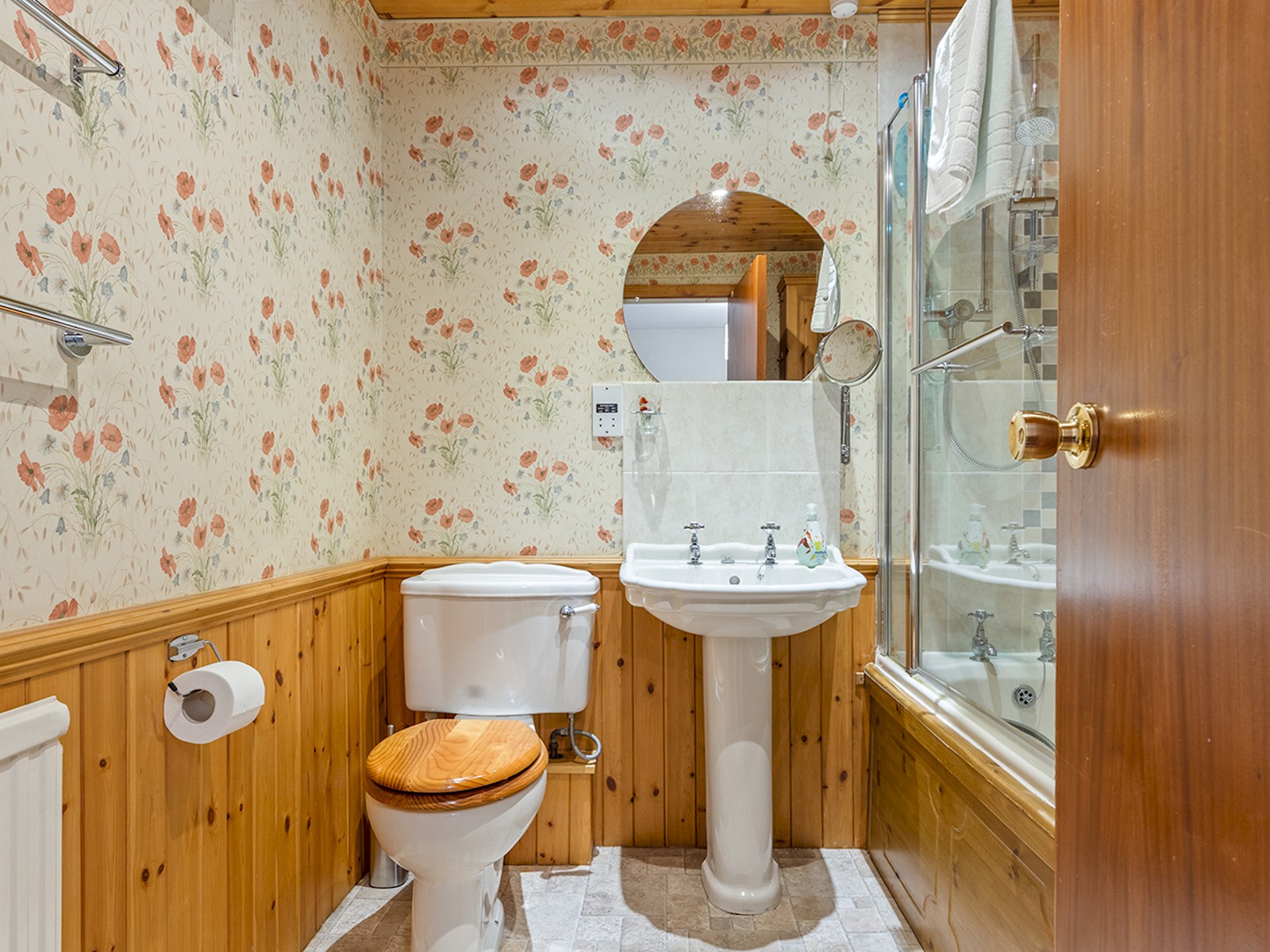Cosy York Home with Parking - Pass the Keys in 15 Cloister Walk YO31 7HZ - Property image 15 - VivreStays