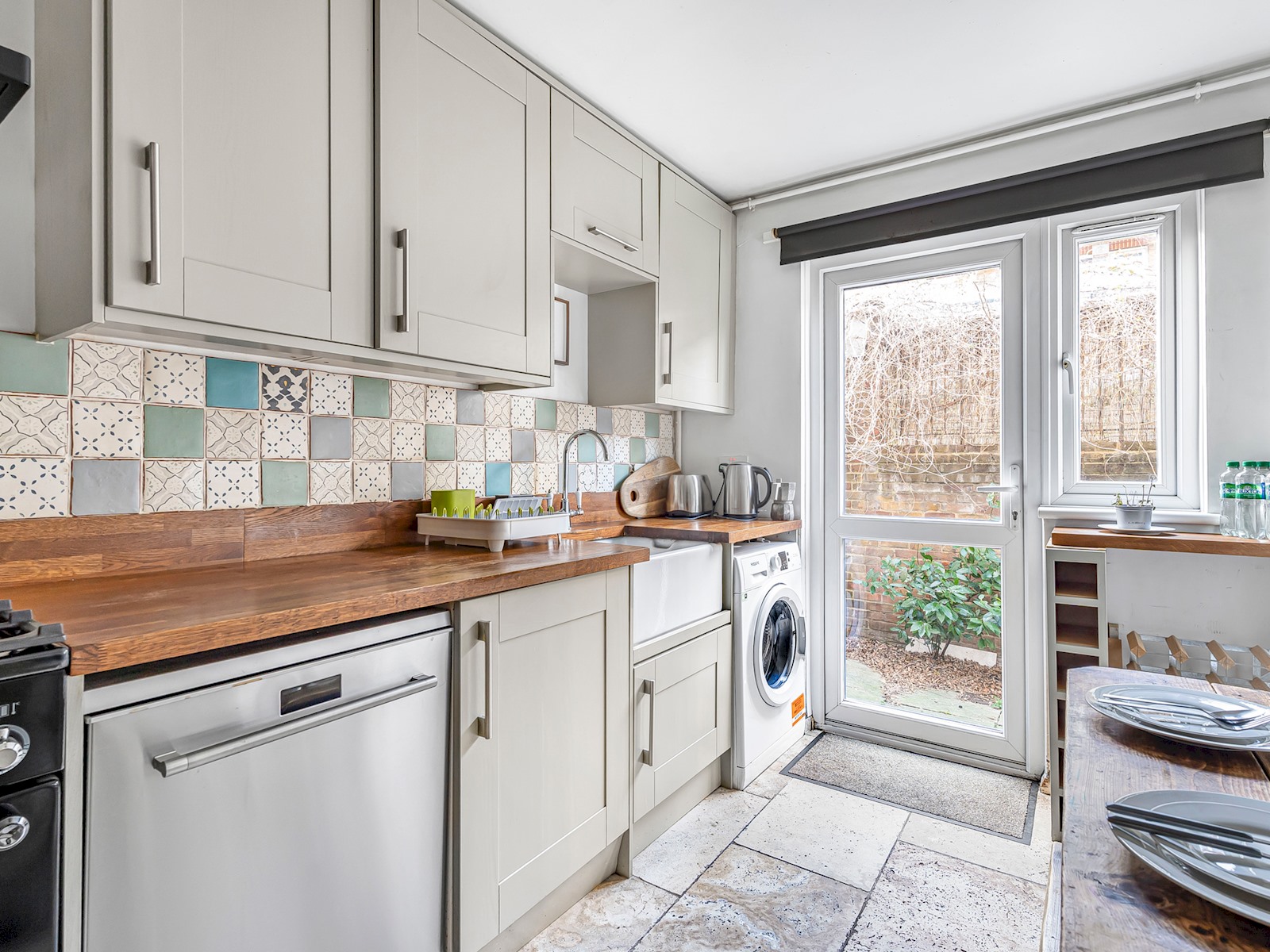 Elephant & Castle Apartment - Pass the Keys in 61 Winchester Close SE17 3DQ - Property image 12 - VivreStays