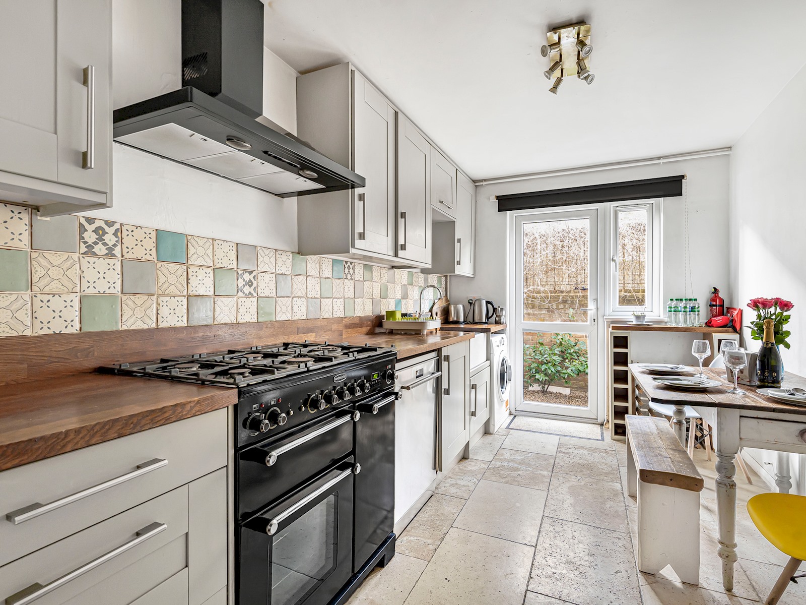 Elephant & Castle Apartment - Pass the Keys in 61 Winchester Close SE17 3DQ - Property image 13 - VivreStays
