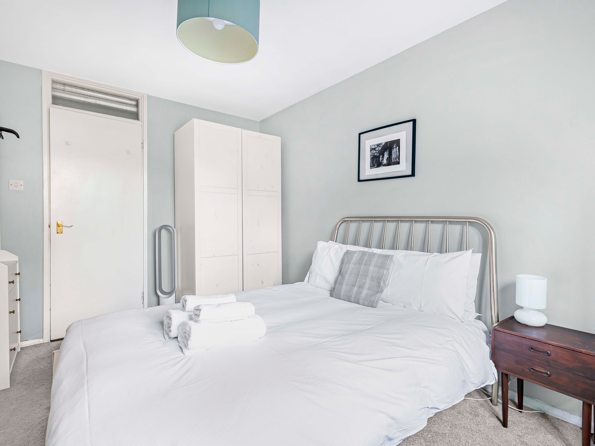 Elephant & Castle Apartment - Pass the Keys in 61 Winchester Close SE17 3DQ - Property image 16 - VivreStays