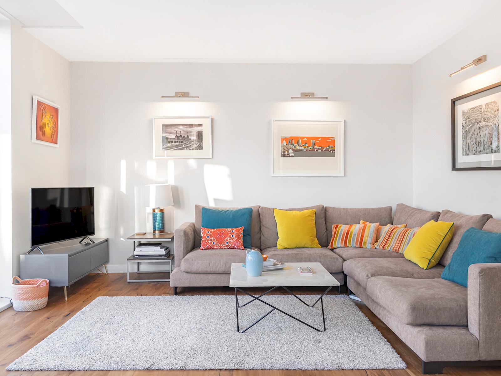 View Perfectly Located Comfy 1-Bed in London Bridge - Pass the Keys in 31 Bickels Yard, 151-153 Bermondsey St SE1 3HA Perfectly Located Comfy 1-Bed in London Bridge - Pass the Keys in 31 Bickels Yard, 151-153 Bermondsey St SE1 3HA - Property image 7 - VivreStays