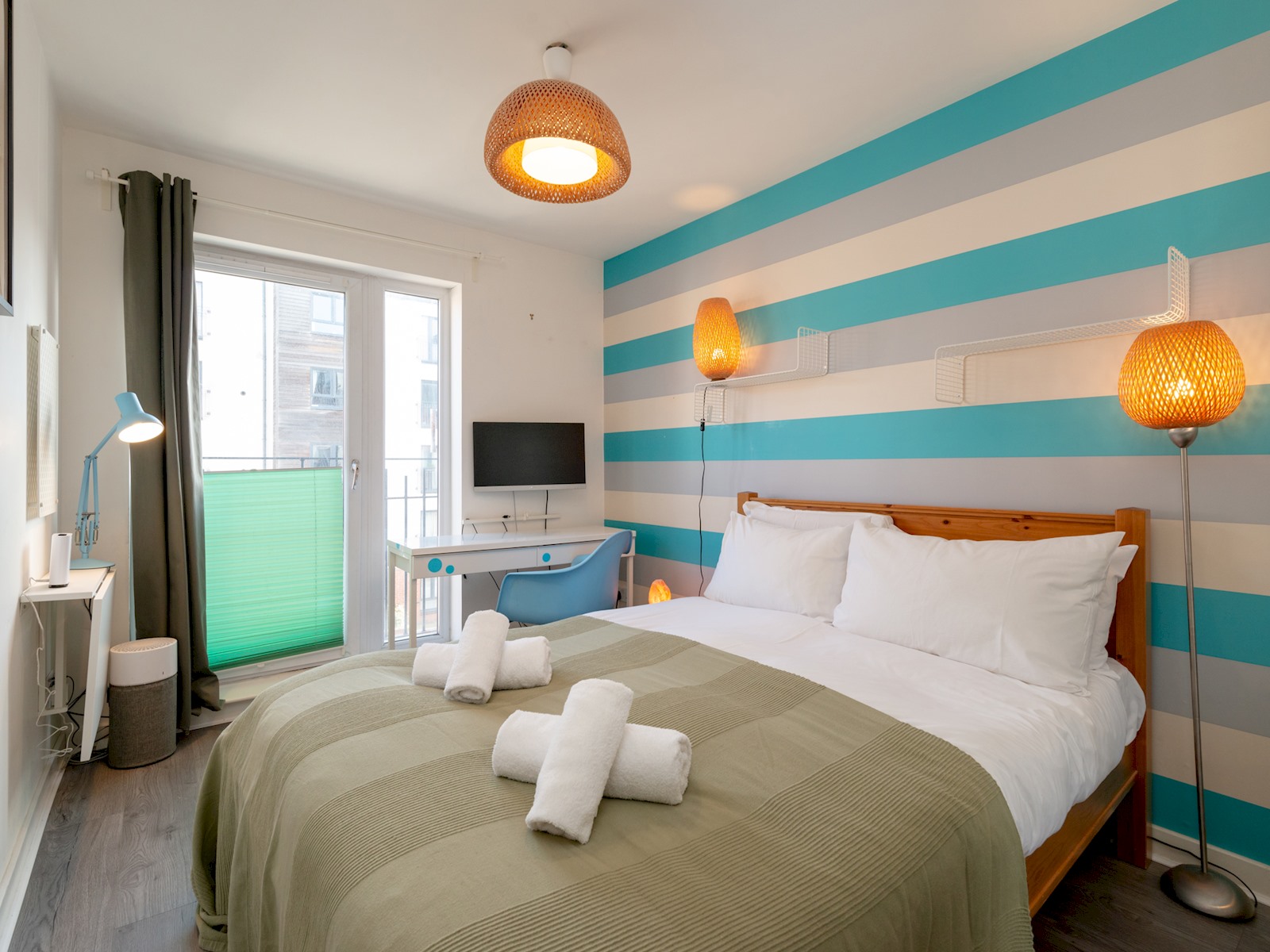 Modern 2-Bdr Flat in Edinburgh - Pass the Keys serviced apartment - UK - VivreStays