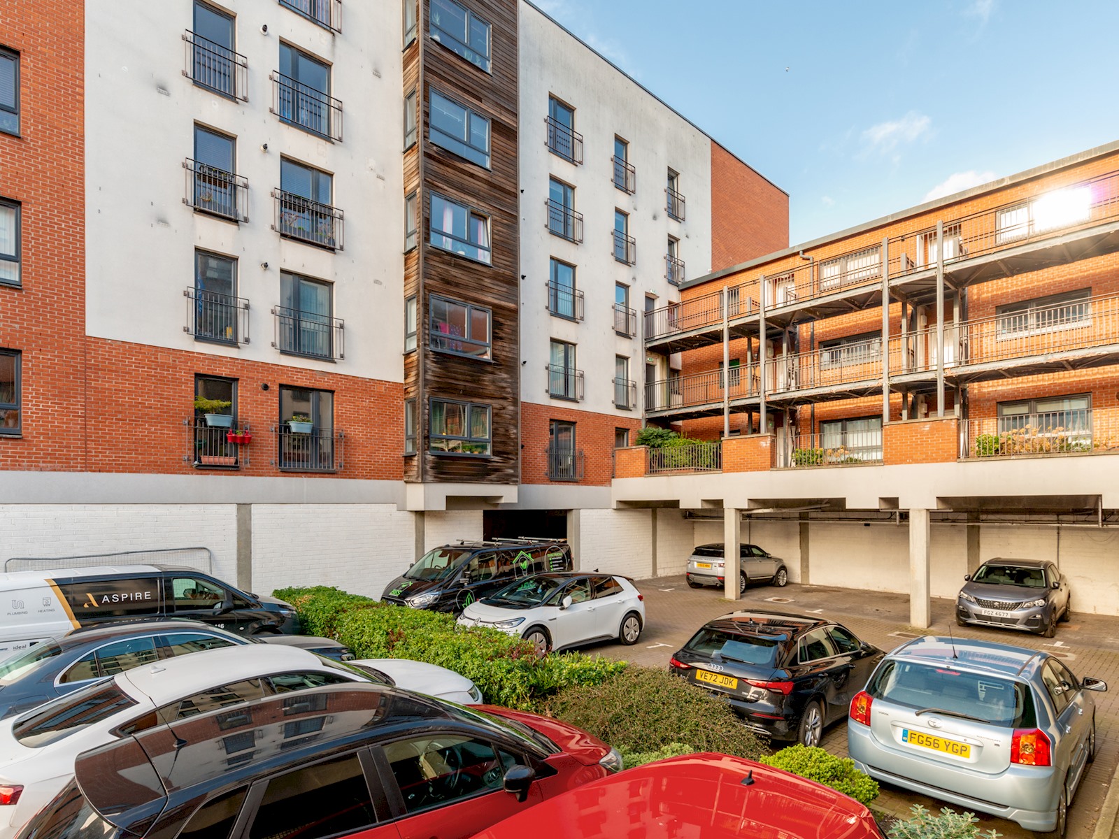 Modern 2-Bdr Flat in Edinburgh - Pass the Keys in 8 Salamander Court, Flat 32 EH6 7JN - Property image 5 - VivreStays