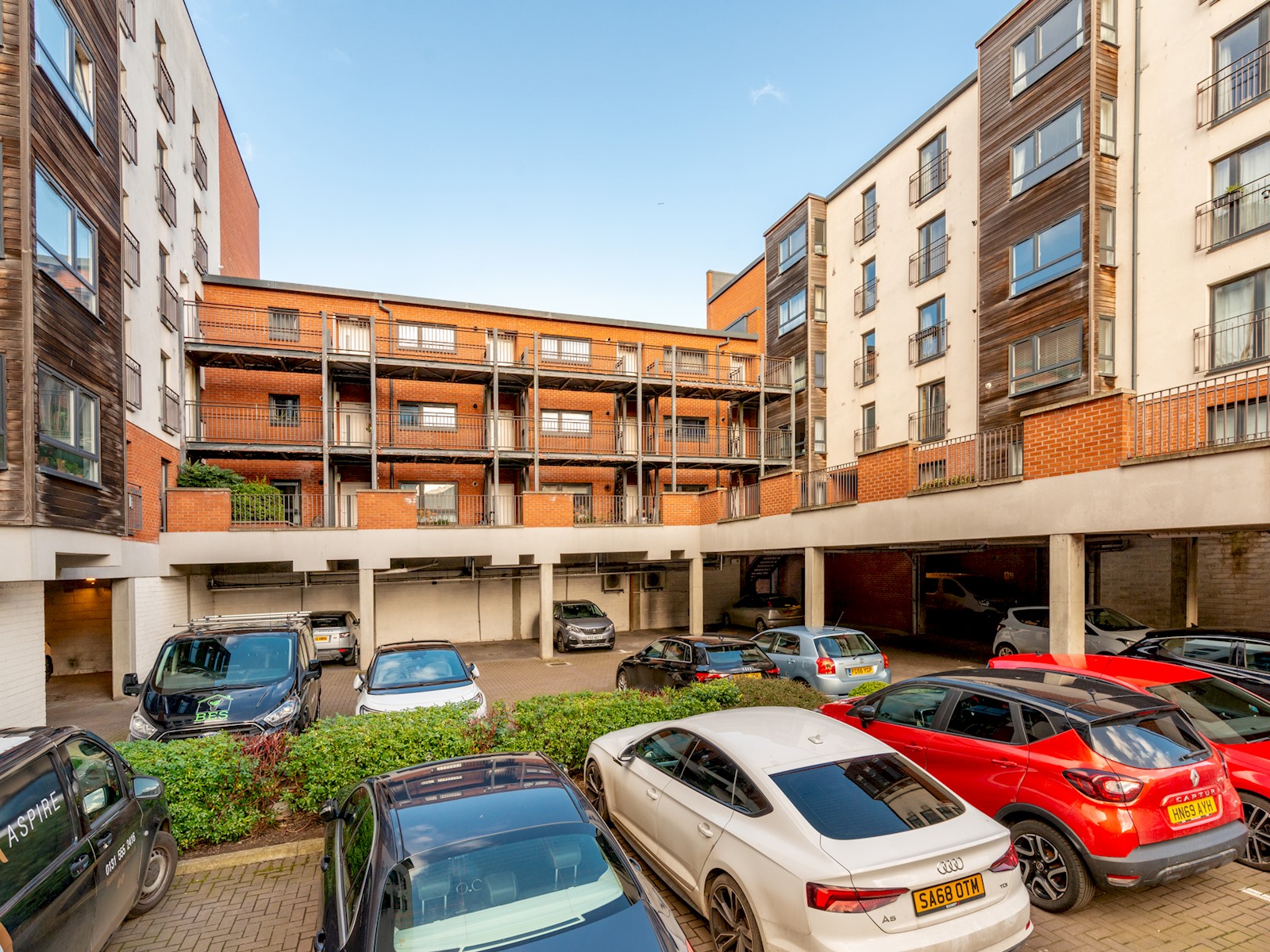 Modern 2-Bdr Flat in Edinburgh - Pass the Keys in 8 Salamander Court, Flat 32 EH6 7JN - Property image 9 - VivreStays