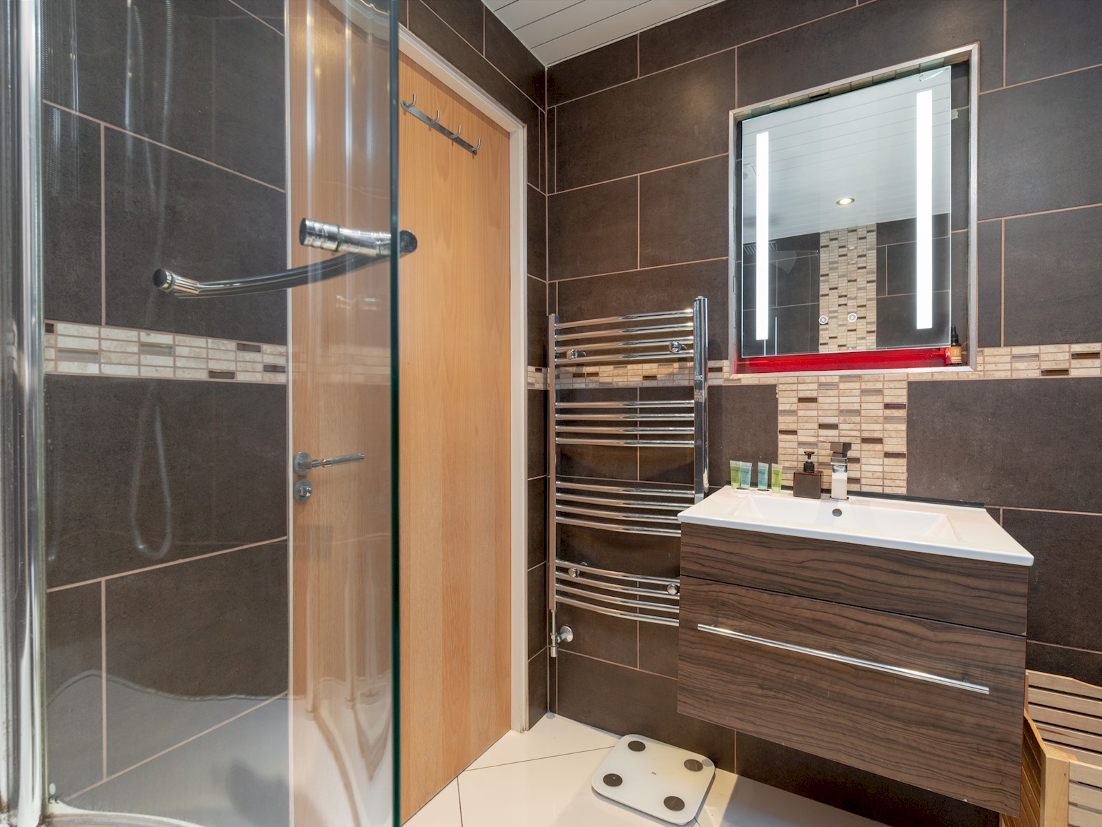 Modern 2-Bdr Flat in Edinburgh - Pass the Keys in 8 Salamander Court, Flat 32 EH6 7JN - Property image 17 - VivreStays