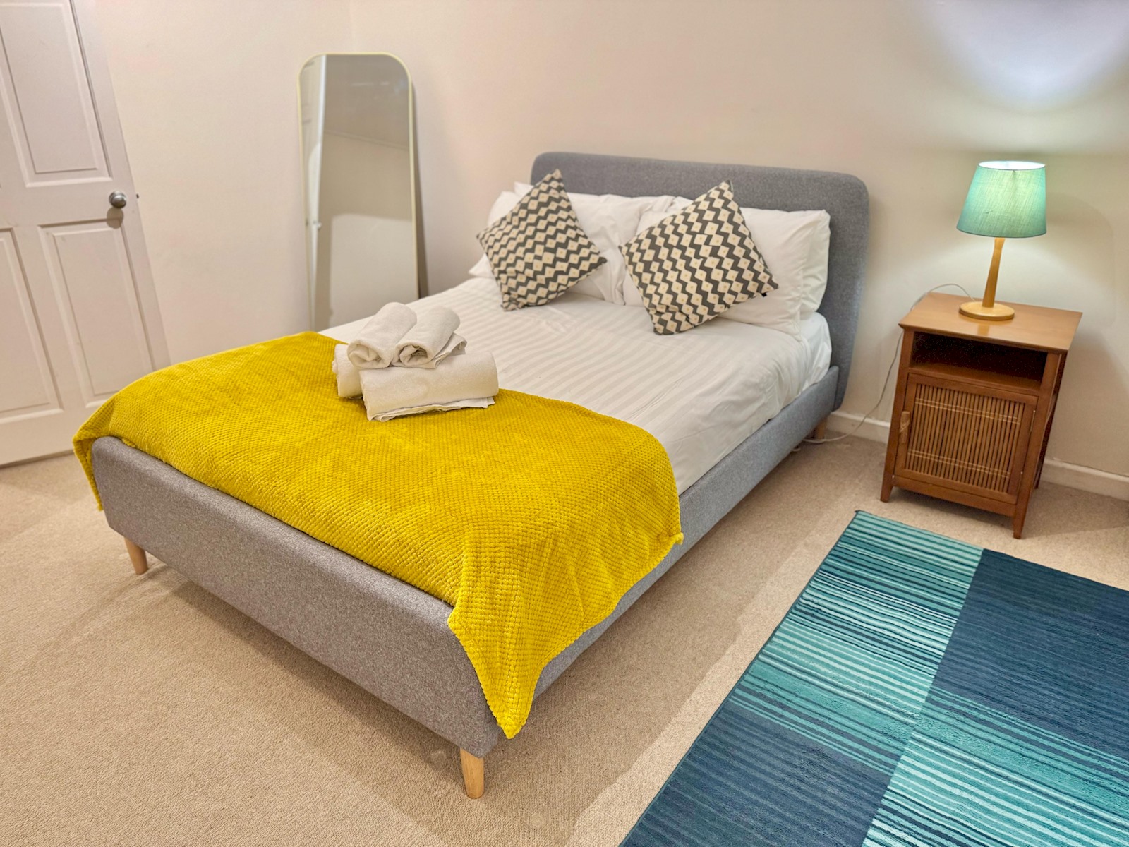Charming Cosy Maisonette in South Bank  - Pass the Keys in 5 Mead Row, Wellington Mills SE1 7JG - Property image 3 - VivreStays