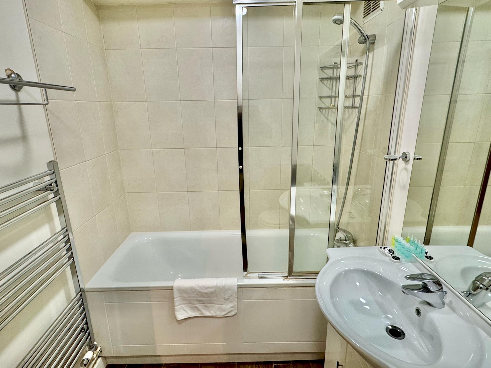 Charming Cosy Maisonette in South Bank  - Pass the Keys in 5 Mead Row, Wellington Mills SE1 7JG - Property image 22 - VivreStays
