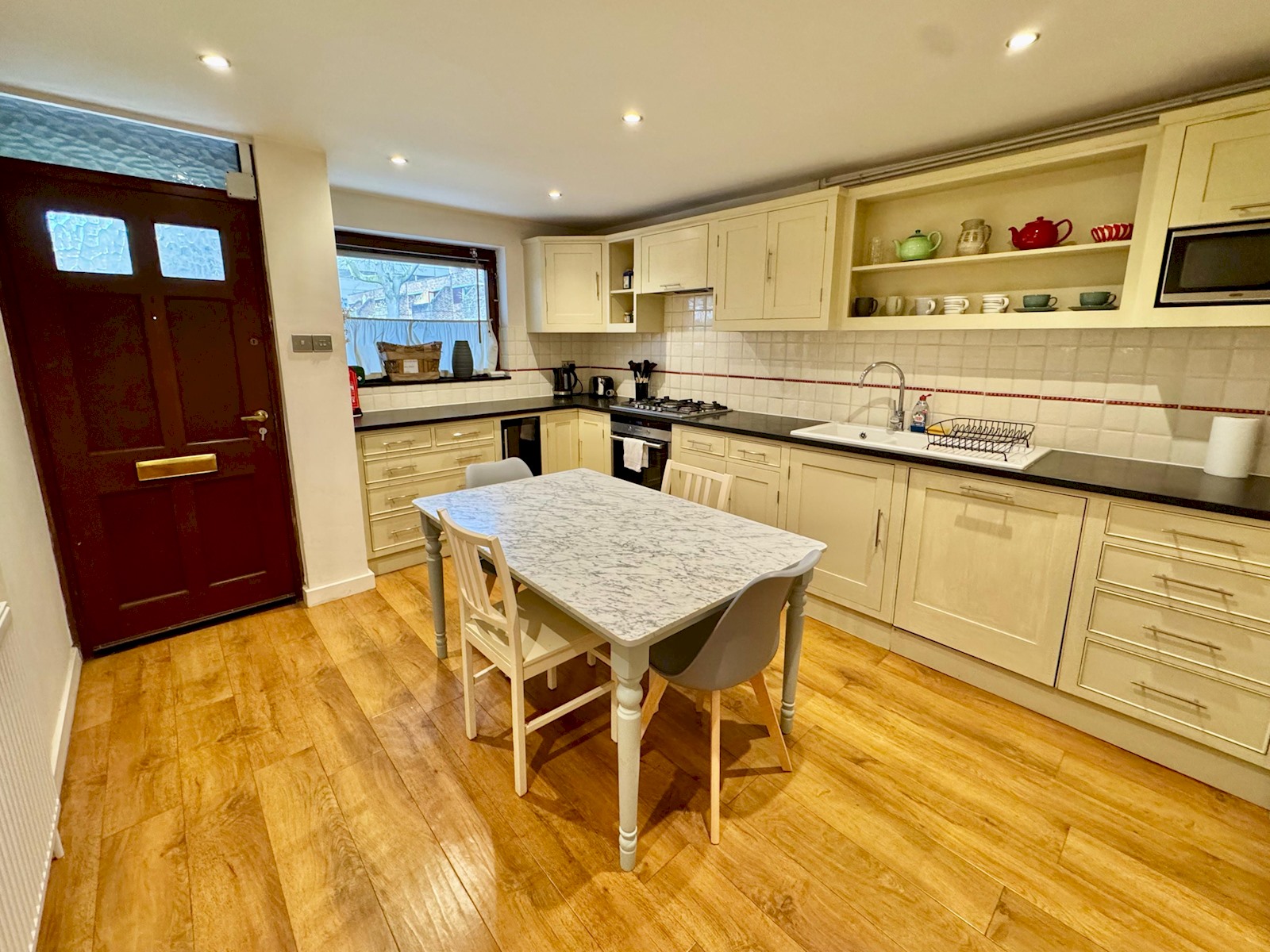 Charming Cosy Maisonette in South Bank  - Pass the Keys in 5 Mead Row, Wellington Mills SE1 7JG - Property image 10 - VivreStays