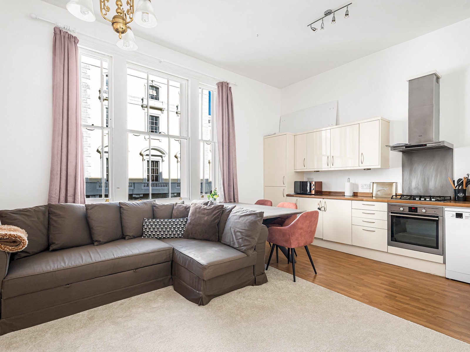 View Stylish Open-Plan Living Gem in Victoria - Pass the Keys Stylish Open-Plan Living Gem in Victoria - Pass the Keys serviced apartment - UK - VivreStays