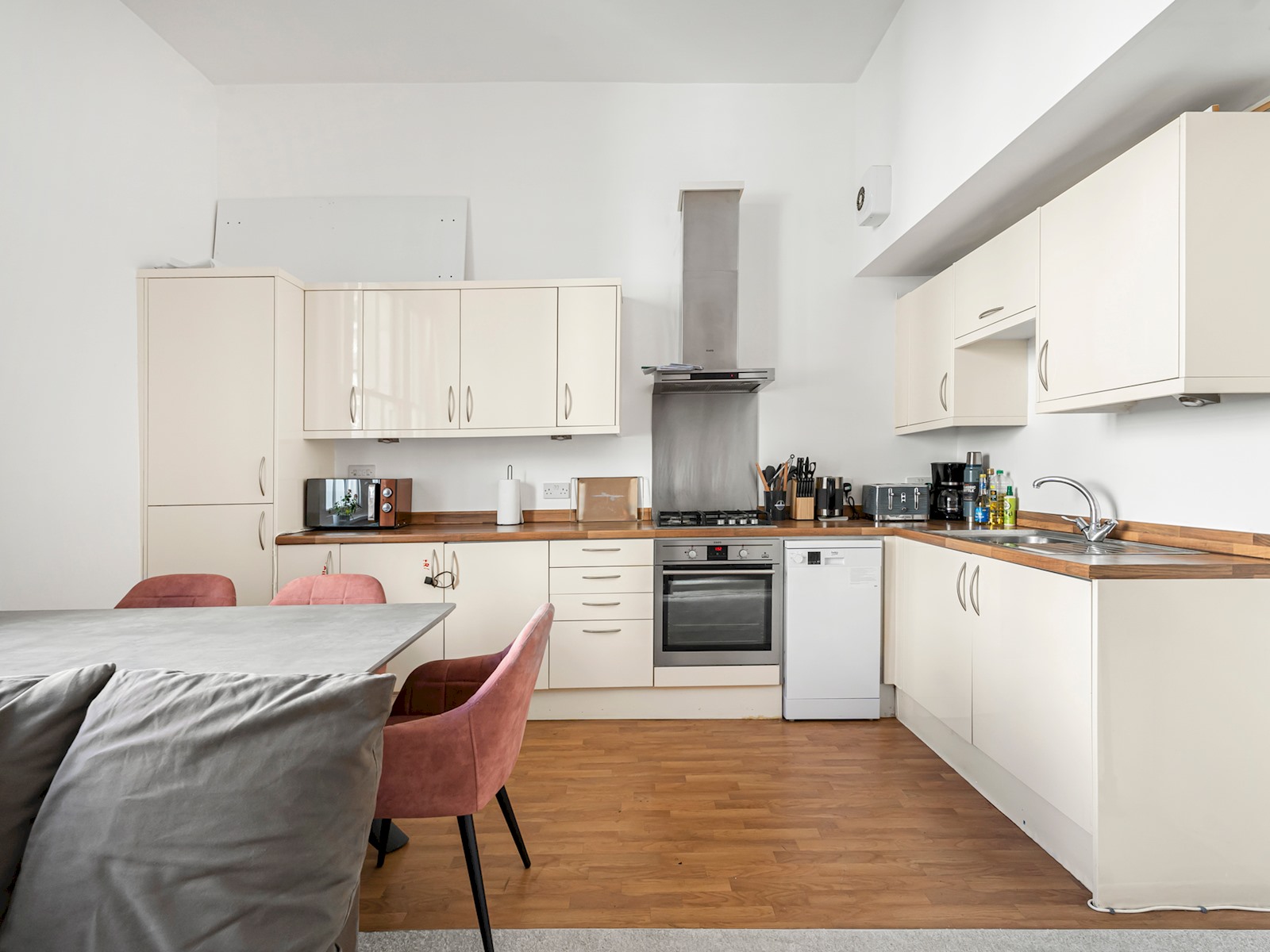 Stylish Open-Plan Living Gem in Victoria - Pass the Keys in flat b, 33 Denbigh Pl SW1V 2HA - Property image 3 - VivreStays