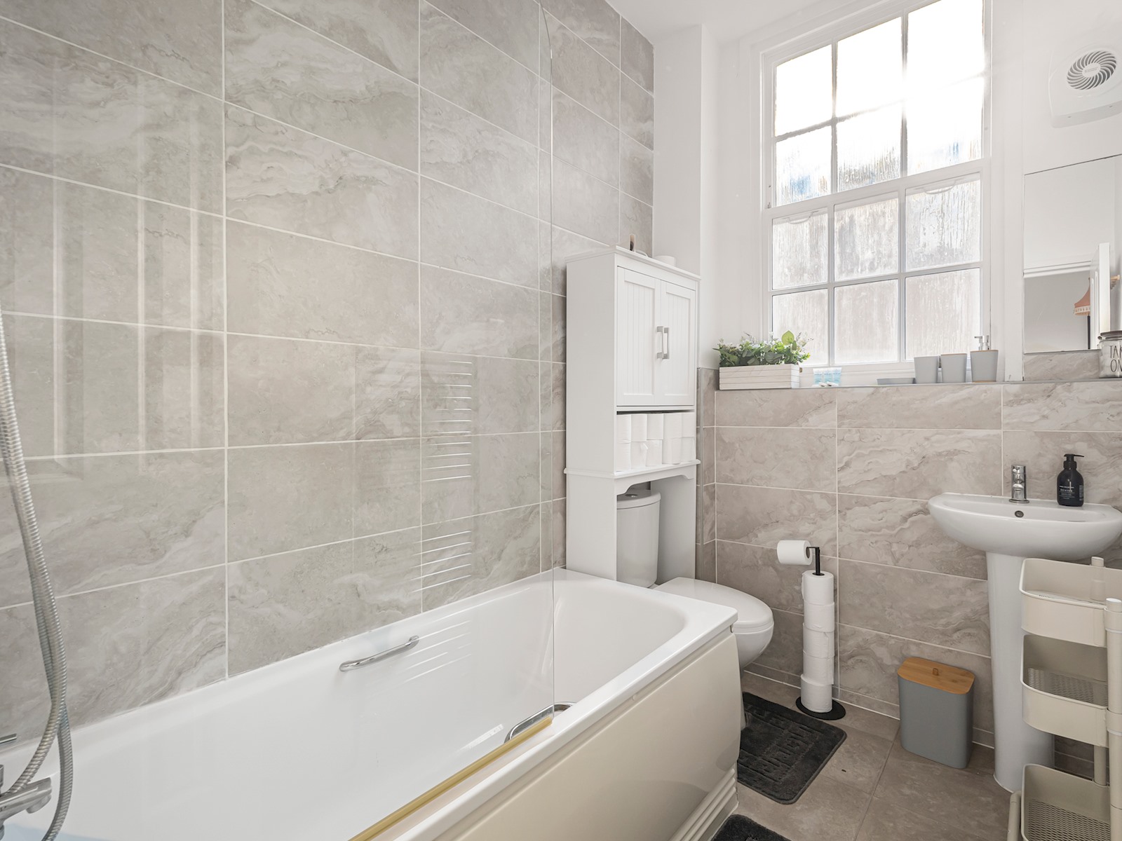 Stylish Open-Plan Living Gem in Victoria - Pass the Keys in flat b, 33 Denbigh Pl SW1V 2HA - Property image 25 - VivreStays