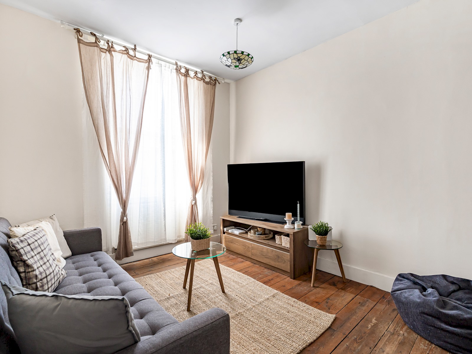 View The Loft - Beautiful flat in Chelsea, London - Pass the Keys in Top floor flat (The Loft), 45 Ongar Rd SW6 1SL The Loft - Beautiful flat in Chelsea, London - Pass the Keys in Top floor flat (The Loft), 45 Ongar Rd SW6 1SL - Property image 2 - VivreStays