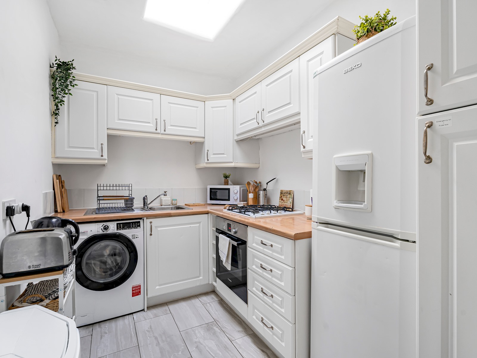 View The Loft - Beautiful flat in Chelsea, London - Pass the Keys in Top floor flat (The Loft), 45 Ongar Rd SW6 1SL The Loft - Beautiful flat in Chelsea, London - Pass the Keys in Top floor flat (The Loft), 45 Ongar Rd SW6 1SL - Property image 3 - VivreStays