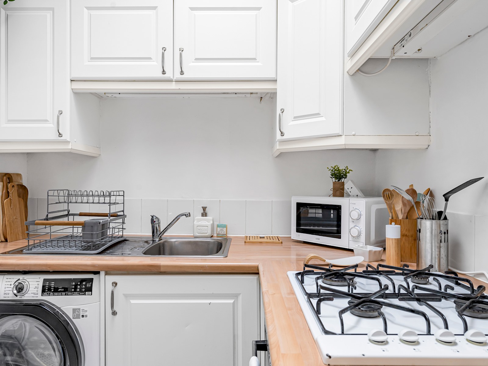View The Loft - Beautiful flat in Chelsea, London - Pass the Keys in Top floor flat (The Loft), 45 Ongar Rd SW6 1SL The Loft - Beautiful flat in Chelsea, London - Pass the Keys in Top floor flat (The Loft), 45 Ongar Rd SW6 1SL - Property image 13 - VivreStays
