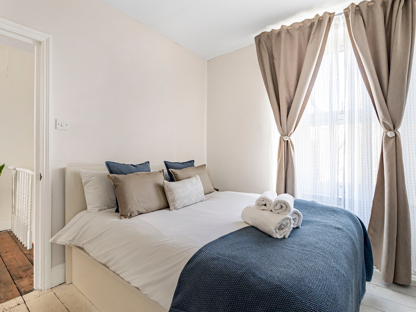 View The Loft - Beautiful flat in Chelsea, London - Pass the Keys in Top floor flat (The Loft), 45 Ongar Rd SW6 1SL The Loft - Beautiful flat in Chelsea, London - Pass the Keys in Top floor flat (The Loft), 45 Ongar Rd SW6 1SL - Property image 5 - VivreStays