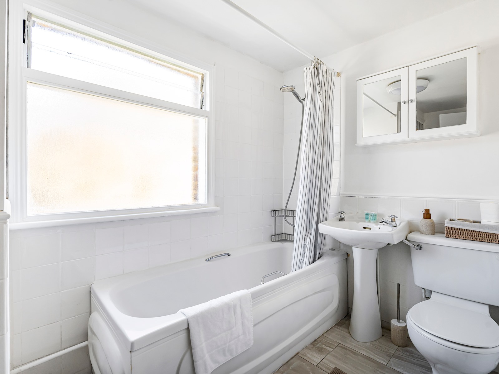 View The Loft - Beautiful flat in Chelsea, London - Pass the Keys in Top floor flat (The Loft), 45 Ongar Rd SW6 1SL The Loft - Beautiful flat in Chelsea, London - Pass the Keys in Top floor flat (The Loft), 45 Ongar Rd SW6 1SL - Property image 26 - VivreStays