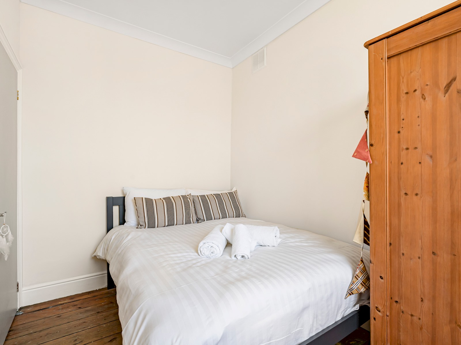 View The Loft - Beautiful flat in Chelsea, London - Pass the Keys in Top floor flat (The Loft), 45 Ongar Rd SW6 1SL The Loft - Beautiful flat in Chelsea, London - Pass the Keys in Top floor flat (The Loft), 45 Ongar Rd SW6 1SL - Property image 22 - VivreStays