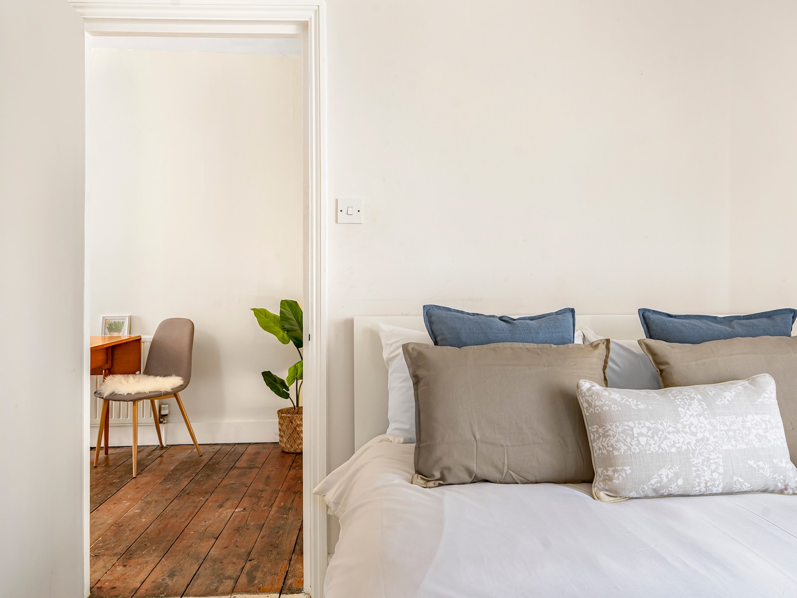 View The Loft - Beautiful flat in Chelsea, London - Pass the Keys in Top floor flat (The Loft), 45 Ongar Rd SW6 1SL The Loft - Beautiful flat in Chelsea, London - Pass the Keys in Top floor flat (The Loft), 45 Ongar Rd SW6 1SL - Property image 35 - VivreStays