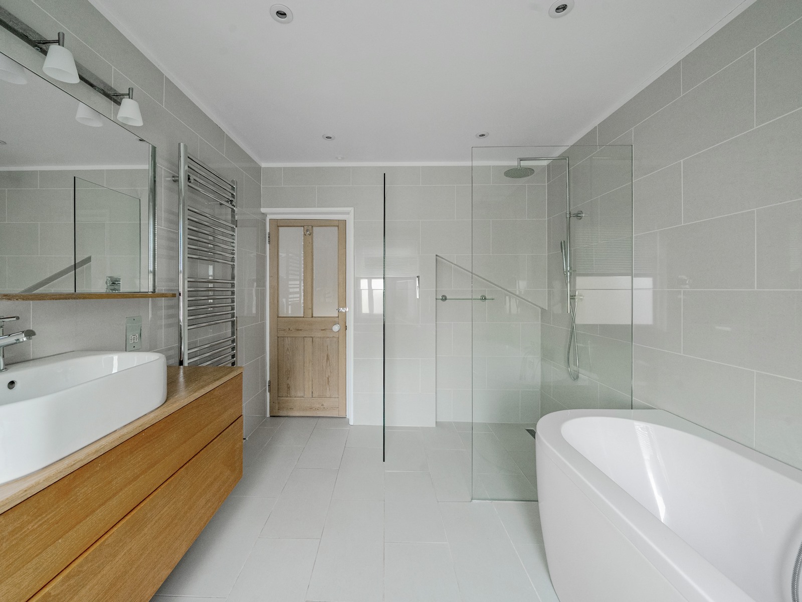 View Stunning 3BR Townhouse - Central Oxford | Pass the Keys in 6 Hertford Street OX4 3AJ Stunning 3BR Townhouse - Central Oxford | Pass the Keys in 6 Hertford Street OX4 3AJ - Property image 7 - VivreStays