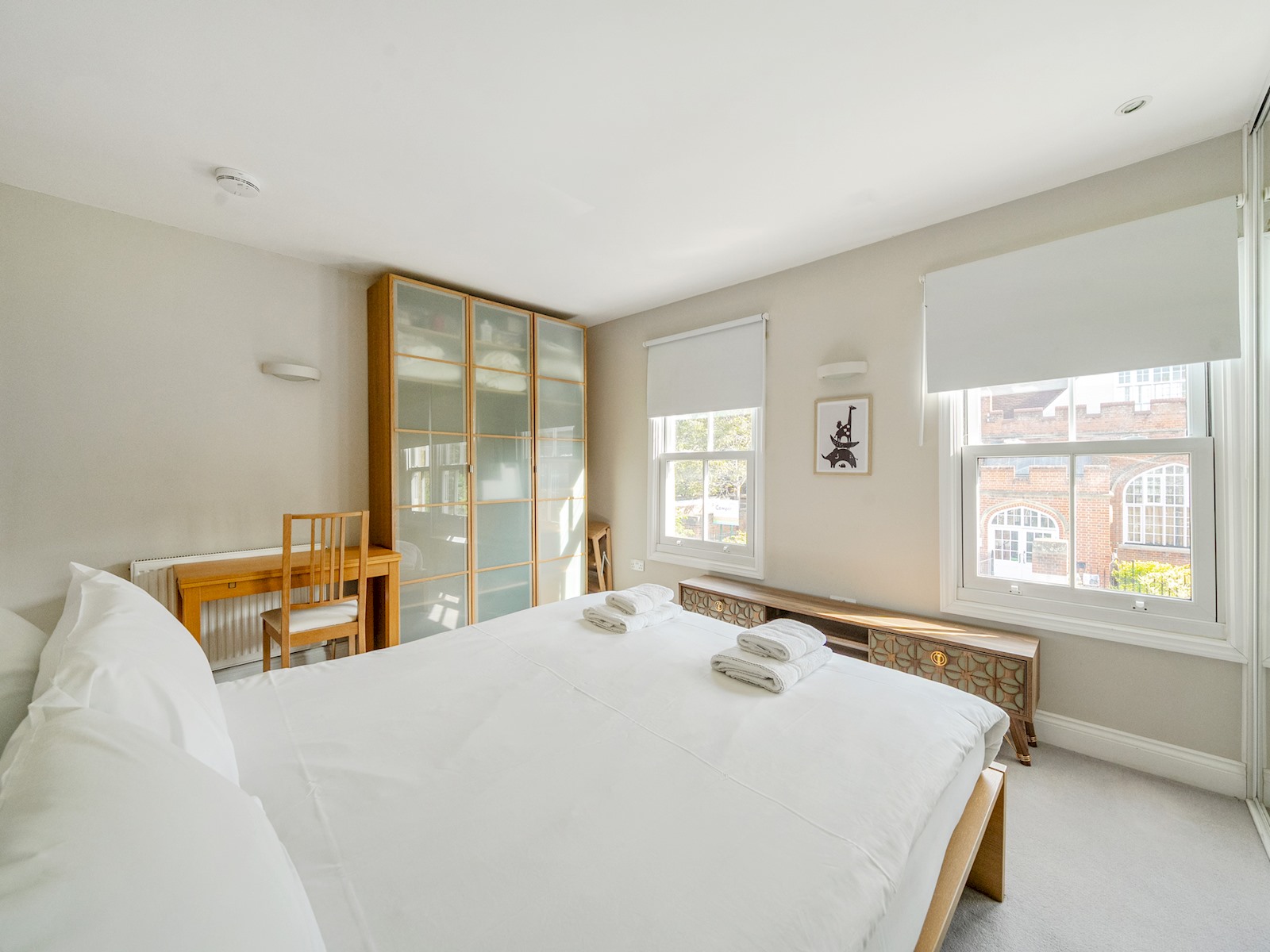 View Stunning 3BR Townhouse - Central Oxford | Pass the Keys in 6 Hertford Street OX4 3AJ Stunning 3BR Townhouse - Central Oxford | Pass the Keys in 6 Hertford Street OX4 3AJ - Property image 8 - VivreStays