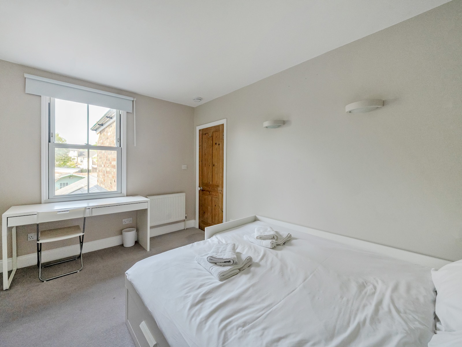 View Stunning 3BR Townhouse - Central Oxford | Pass the Keys in 6 Hertford Street OX4 3AJ Stunning 3BR Townhouse - Central Oxford | Pass the Keys in 6 Hertford Street OX4 3AJ - Property image 14 - VivreStays