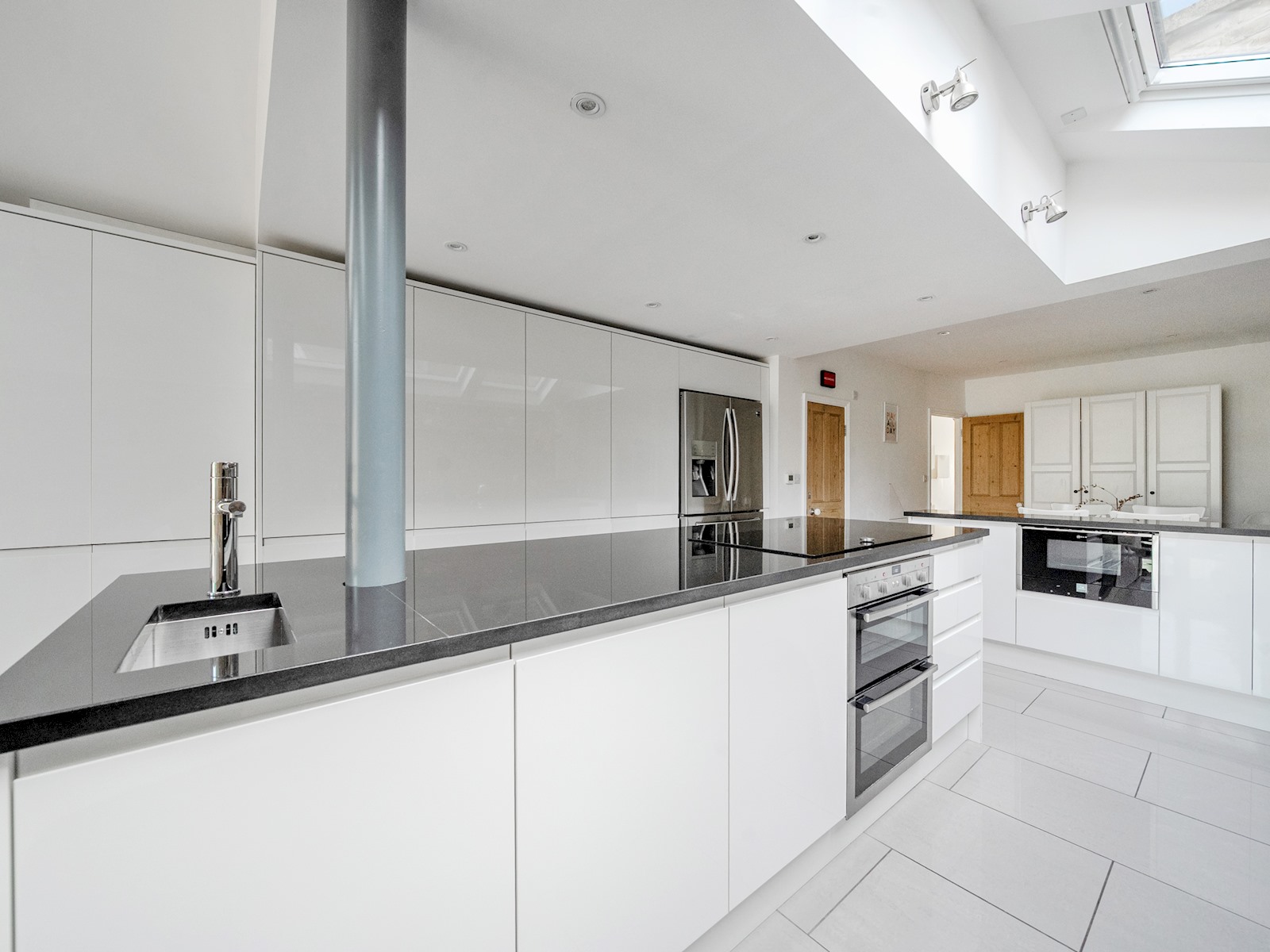 View Stunning 3BR Townhouse - Central Oxford | Pass the Keys in 6 Hertford Street OX4 3AJ Stunning 3BR Townhouse - Central Oxford | Pass the Keys in 6 Hertford Street OX4 3AJ - Property image 16 - VivreStays