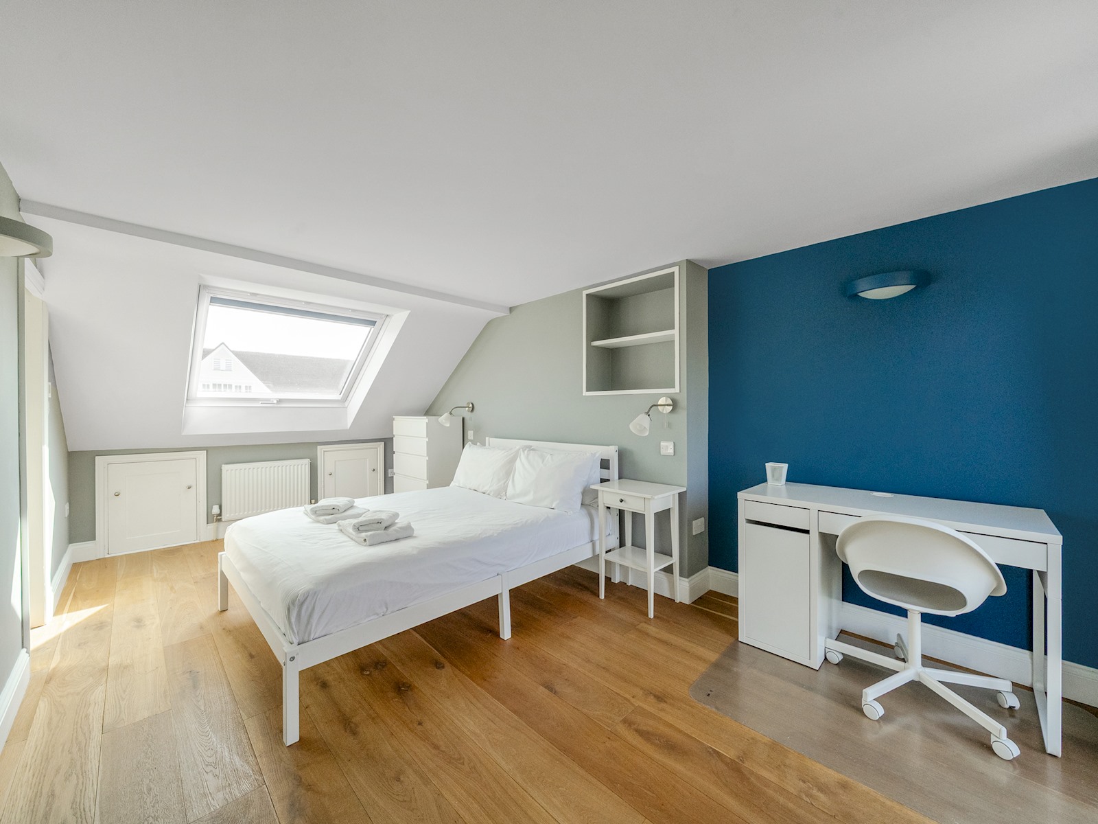 View Stunning 3BR Townhouse - Central Oxford | Pass the Keys in 6 Hertford Street OX4 3AJ Stunning 3BR Townhouse - Central Oxford | Pass the Keys in 6 Hertford Street OX4 3AJ - Property image 11 - VivreStays