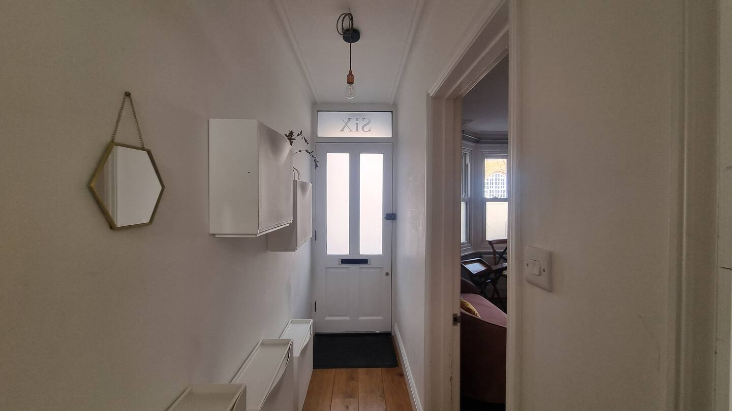 View Stunning 3BR Townhouse - Central Oxford | Pass the Keys in 6 Hertford Street OX4 3AJ Stunning 3BR Townhouse - Central Oxford | Pass the Keys in 6 Hertford Street OX4 3AJ - Property image 24 - VivreStays