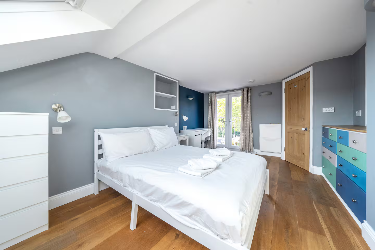 View Stunning 3BR Townhouse - Central Oxford | Pass the Keys in 6 Hertford Street OX4 3AJ Stunning 3BR Townhouse - Central Oxford | Pass the Keys in 6 Hertford Street OX4 3AJ - Property image 10 - VivreStays