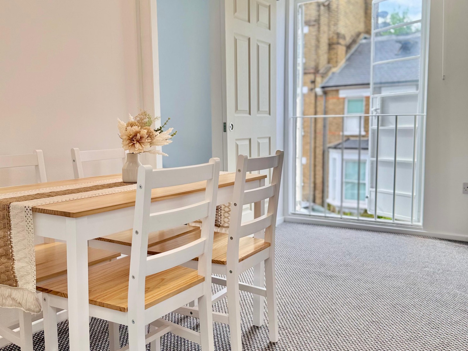 Pass the Keys | Trendy & Central 1-Bed Flat in Shepherd's Bush in 23 Bulwer St W12 8AR - Property image 3 - VivreStays