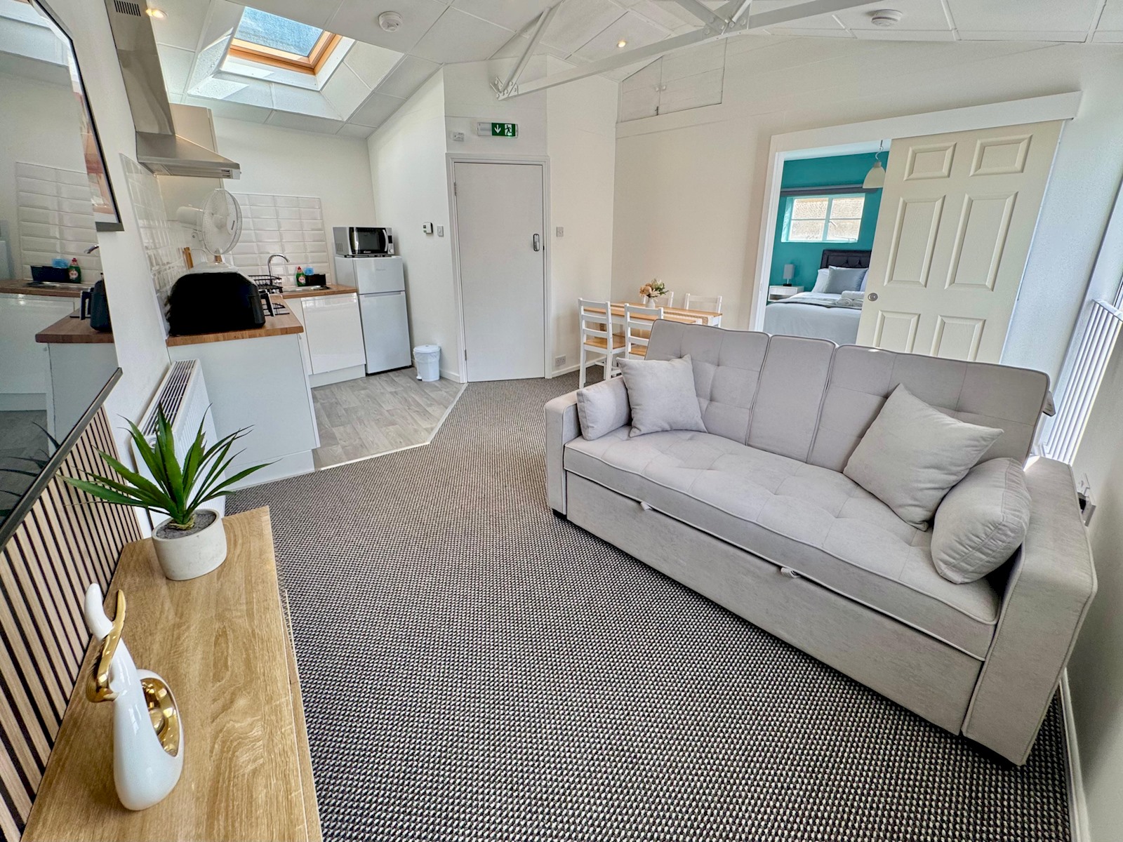 Pass the Keys | Trendy & Central 1-Bed Flat in Shepherd's Bush in 23 Bulwer St W12 8AR - Property image 2 - VivreStays