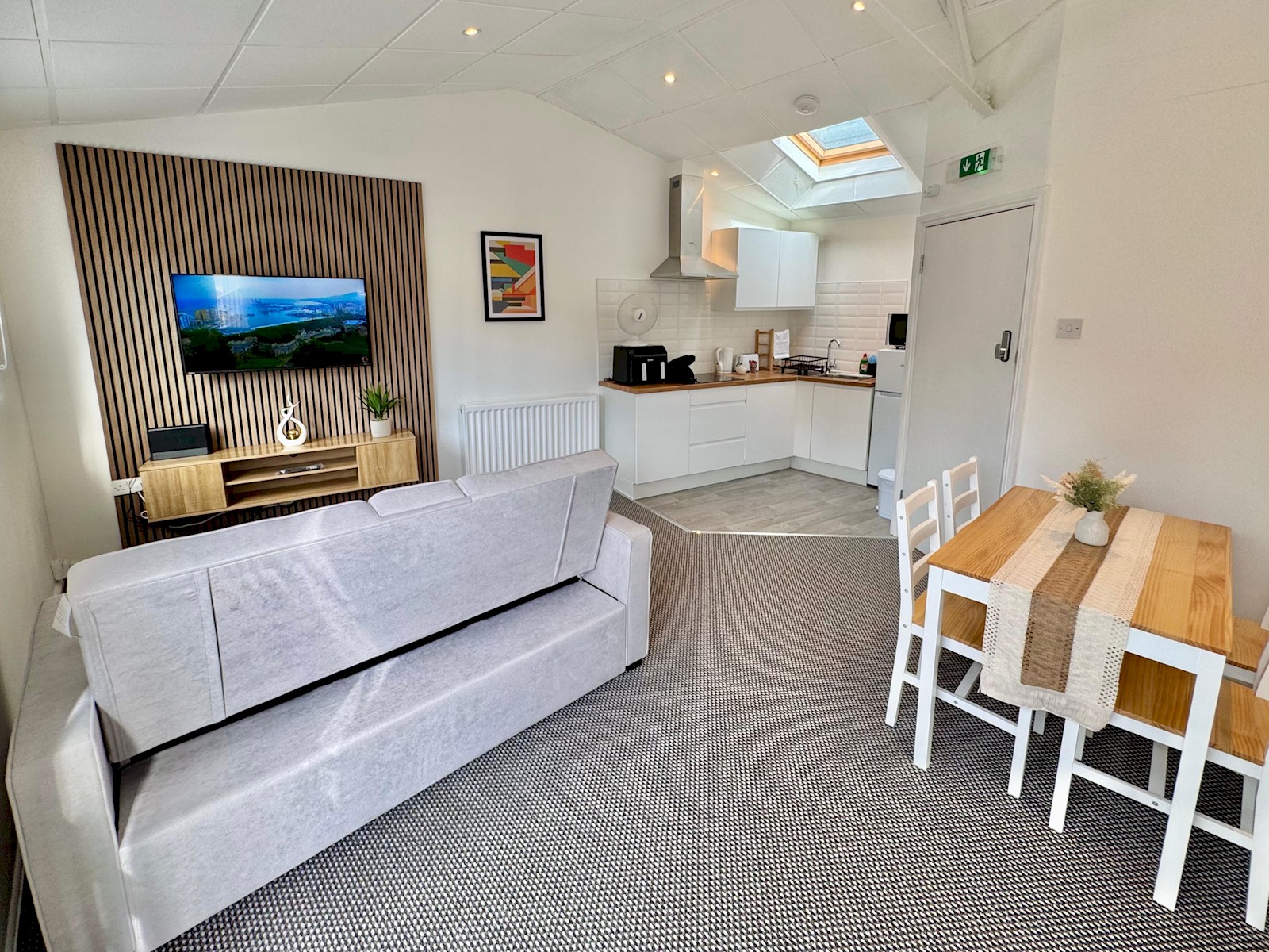 Pass the Keys | Trendy & Central 1-Bed Flat in Shepherd's Bush in 23 Bulwer St W12 8AR - Property image 7 - VivreStays