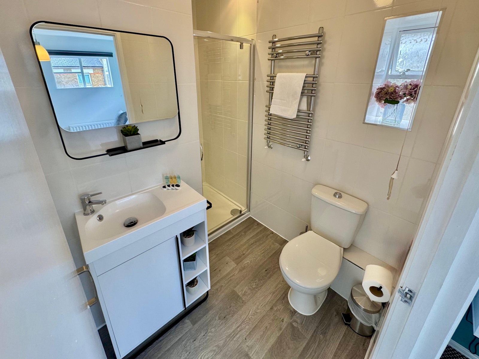 Pass the Keys | Trendy & Central 1-Bed Flat in Shepherd's Bush in 23 Bulwer St W12 8AR - Property image 21 - VivreStays