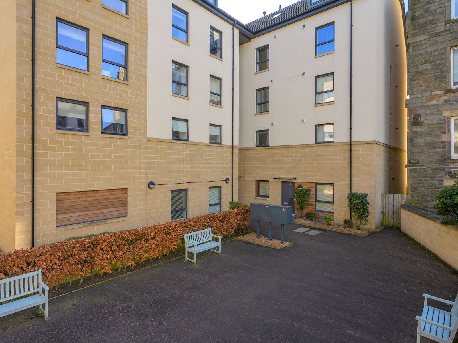 Modern 2bed Apartment Edinburgh - Pass the Keys in 6 Flat 11 Hatters Lane EH7 4GX - Property image 24 - VivreStays