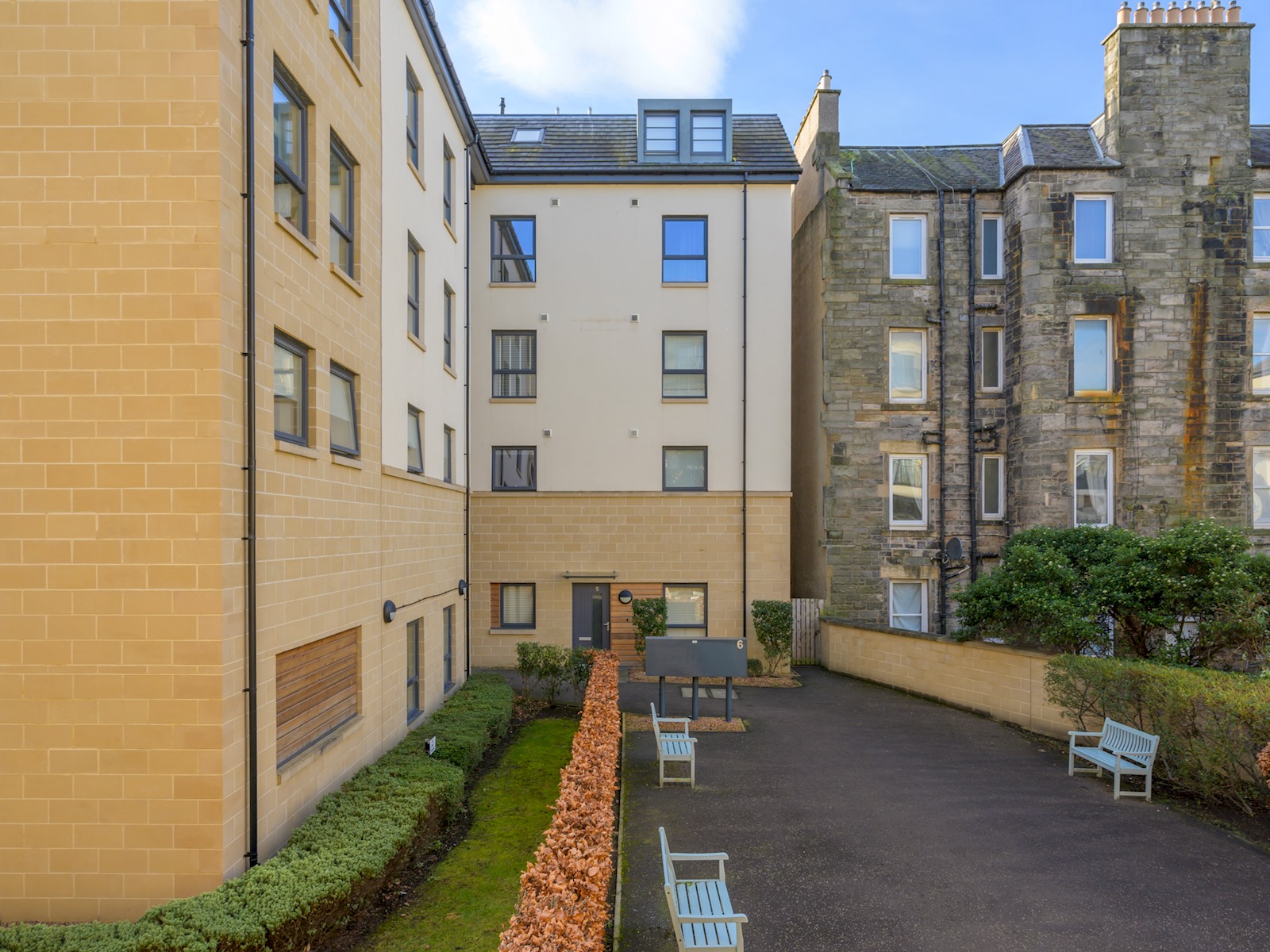 Modern 2bed Apartment Edinburgh - Pass the Keys in 6 Flat 11 Hatters Lane EH7 4GX - Property image 21 - VivreStays
