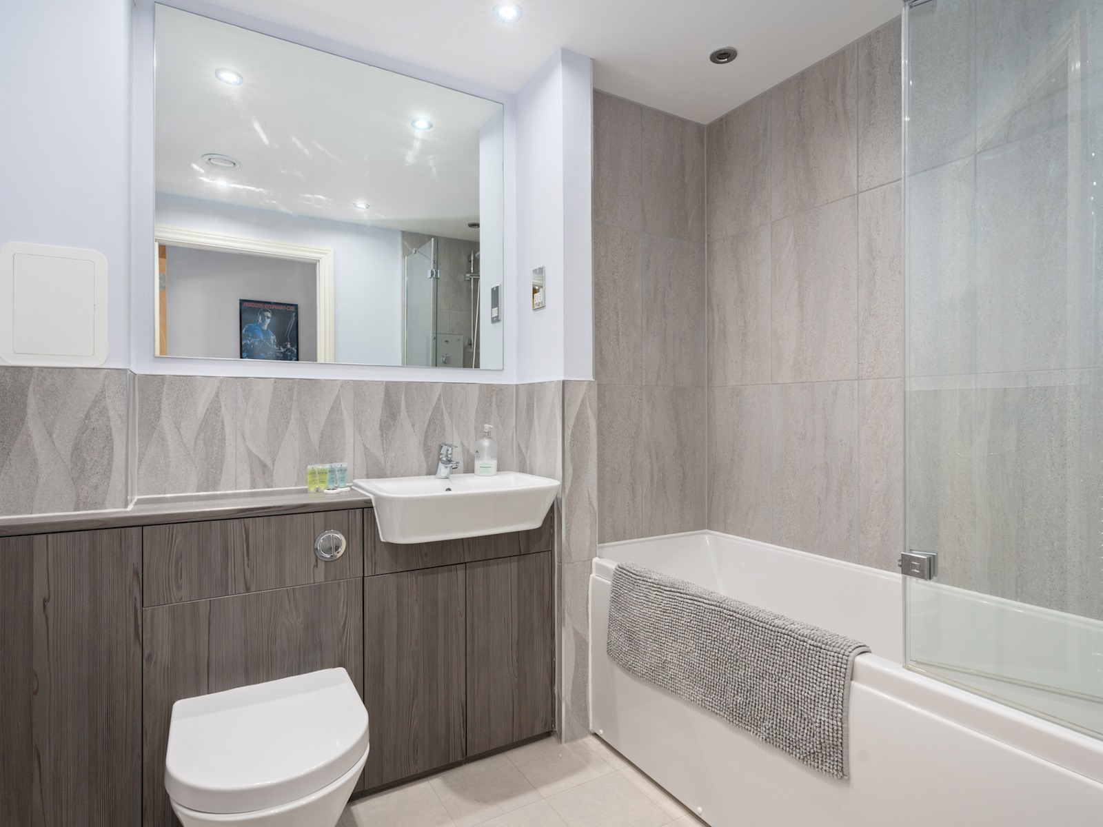 Modern 2bed Apartment Edinburgh - Pass the Keys in 6 Flat 11 Hatters Lane EH7 4GX - Property image 20 - VivreStays