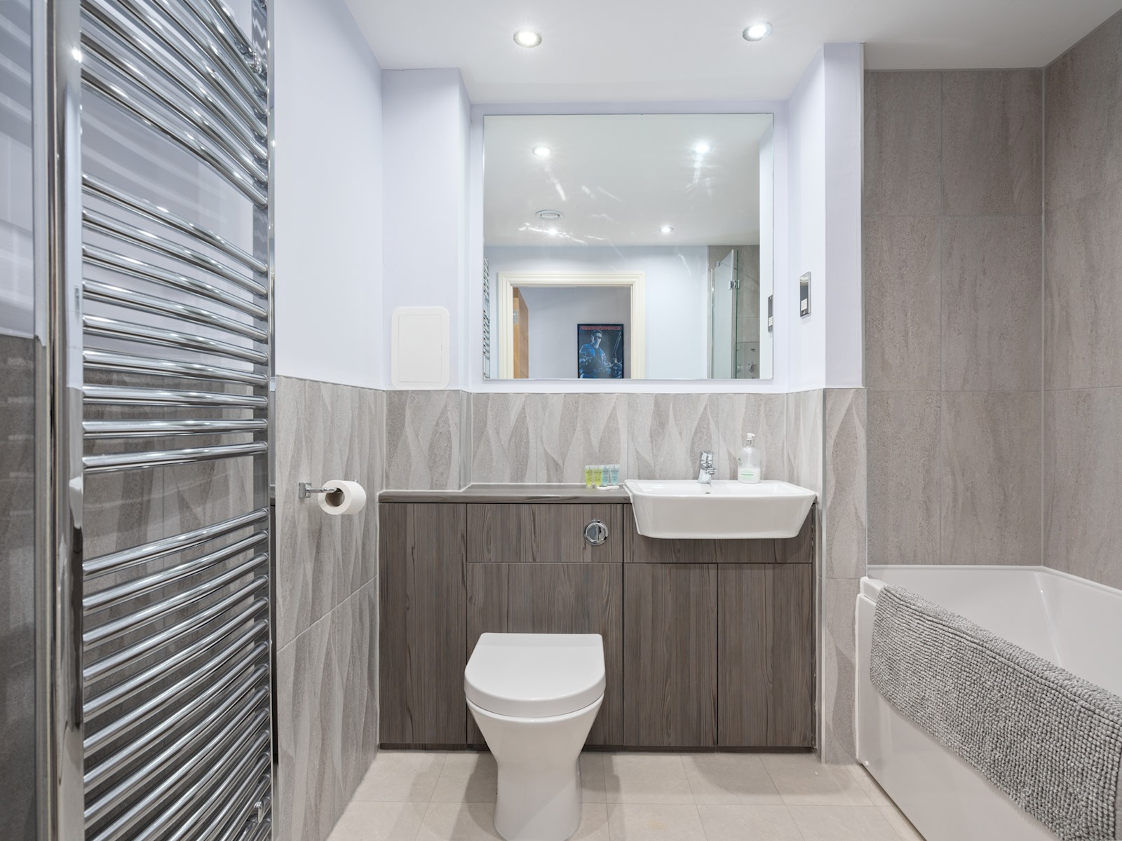 Modern 2bed Apartment Edinburgh - Pass the Keys in 6 Flat 11 Hatters Lane EH7 4GX - Property image 19 - VivreStays